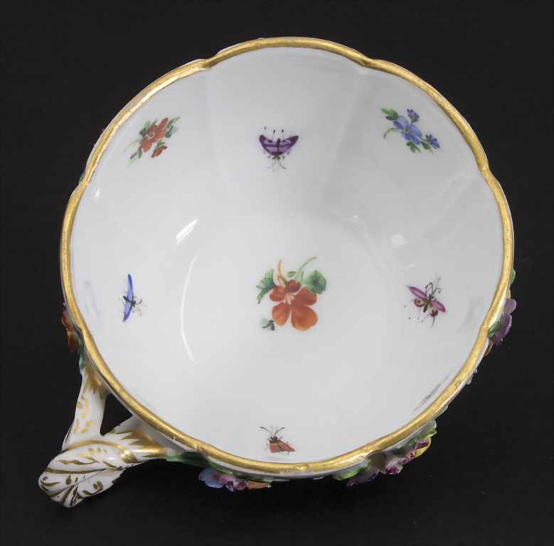 Tasse und Untertasse mit aufgelegten Blüten / A cup and saucer with encrusted flowers, Meissen, - Bild 13 aus 13