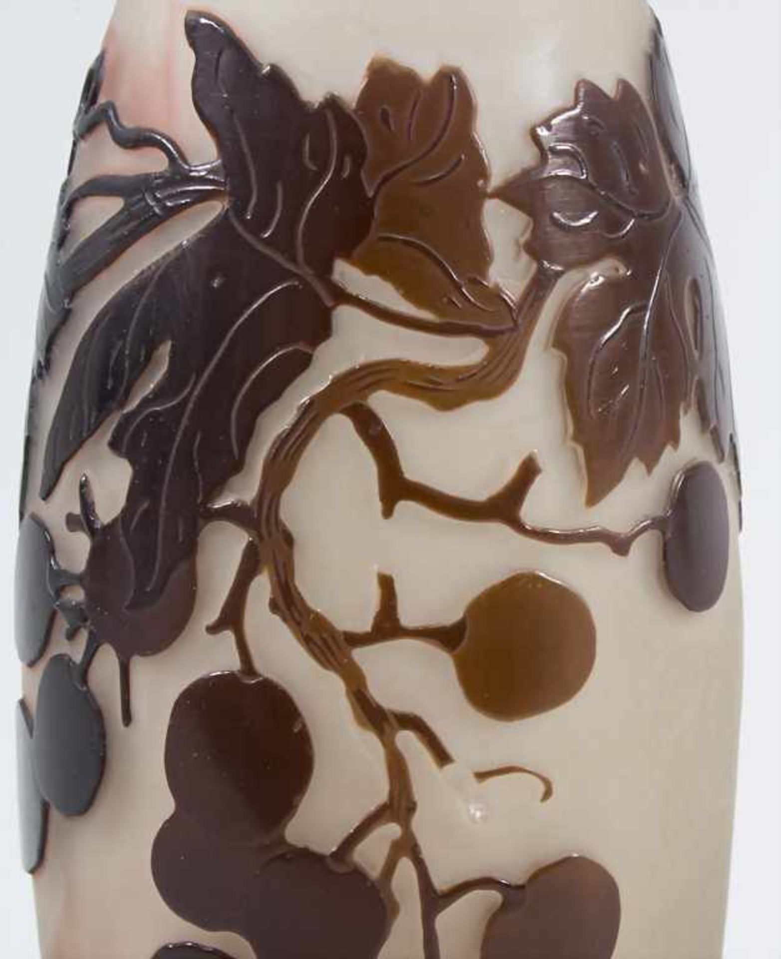 Jugendstil Vase mit Wein / An Art Nouveau cameo glass vase with wine, Emile Gallé, Ecole de Nancy, - Bild 8 aus 9