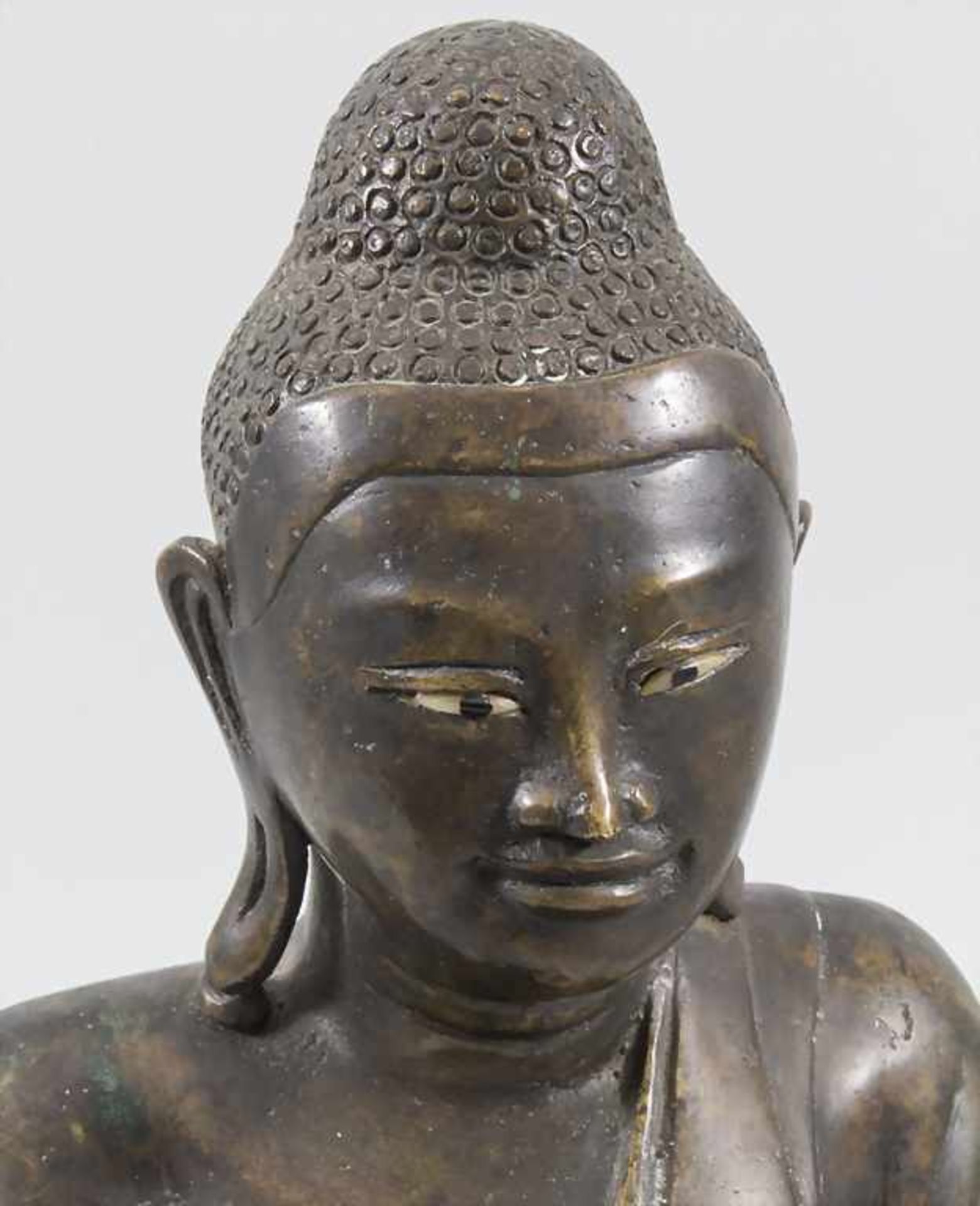 Bronzefigur 'Sitzender Buddha', Burma, Mandalay-Stil, 19. Jh. - Image 2 of 7