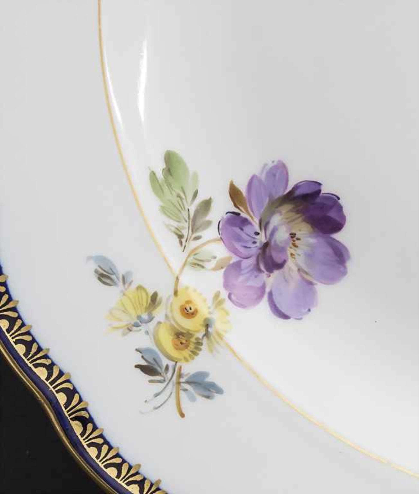 Teller mit Blumenmalerei / A plate with flowers, Meissen, um 1860Marke: unterglasurblaue Sch - Bild 4 aus 6