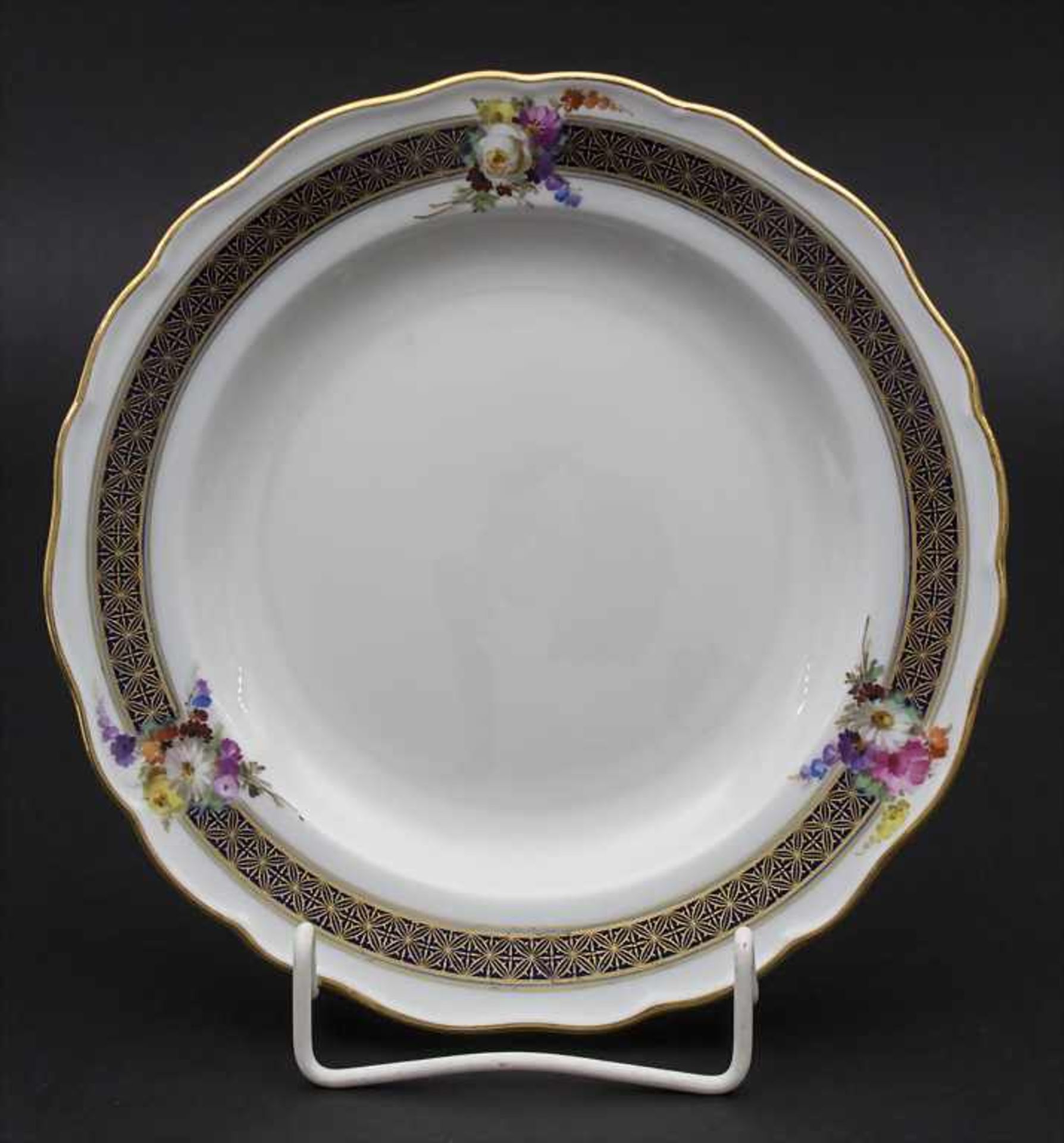 Teller mit Blumenbouquets / A plate with flower bouquets, Meissen, um 1880