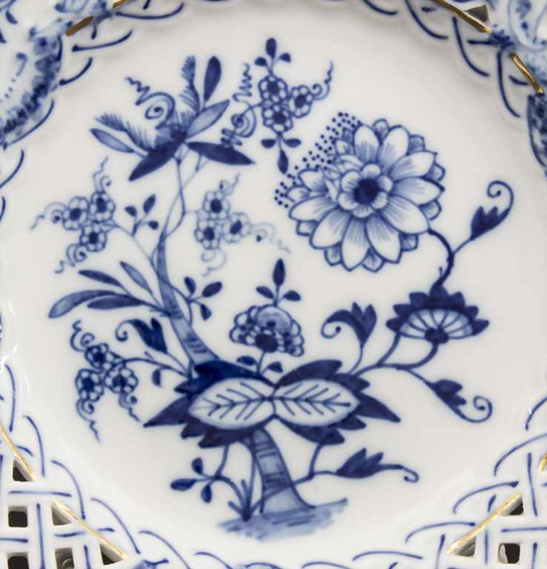 Durchbruchteller Zwiebelmuster / A breakthrough plate with onion pattern, Meissen, um 1860 - Image 2 of 5