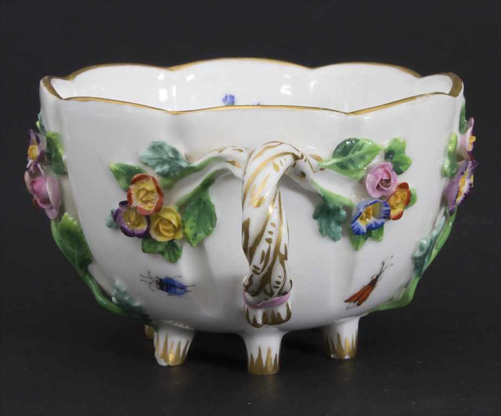 Tasse und Untertasse mit aufgelegten Blüten / A cup and saucer with encrusted flowers, Meissen, - Image 12 of 13