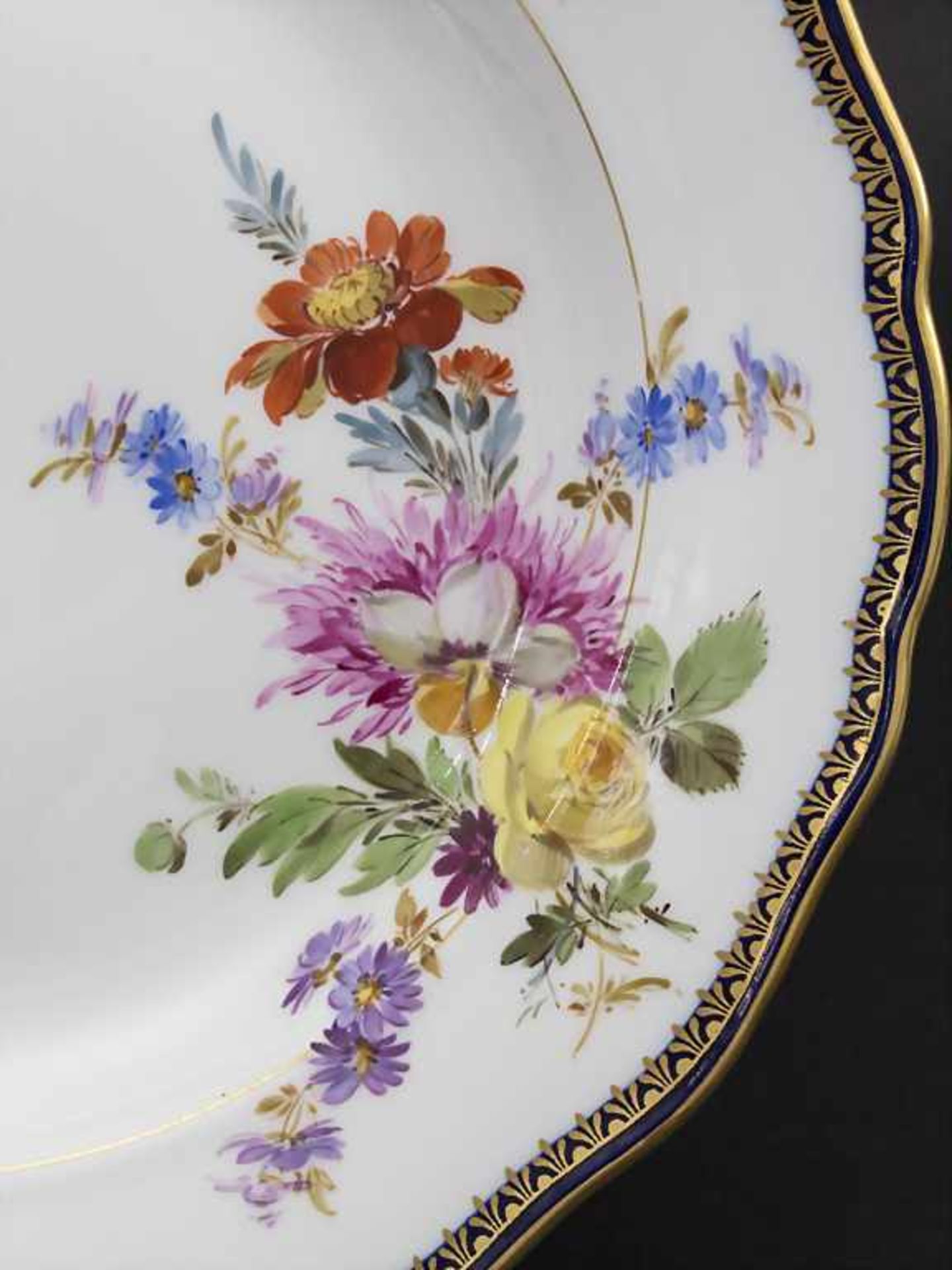 Teller mit Blumenmalerei / A plate with flowers, Meissen, um 1860Marke: unterglasurblaue Sch - Bild 2 aus 6