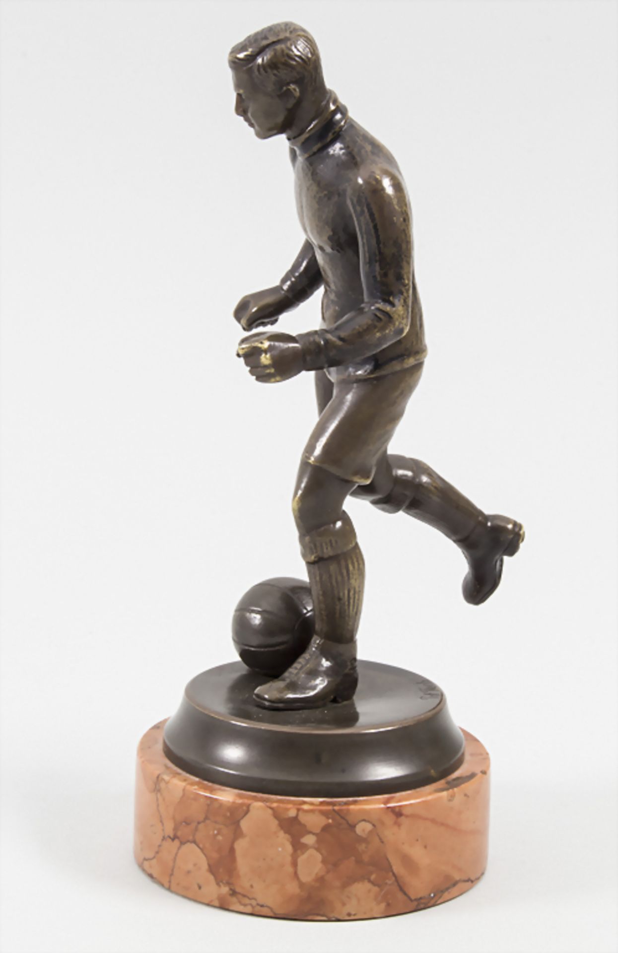 Bruno Zach (1891-1945), 'Fussballspieler / 'A football player' - Bild 3 aus 6