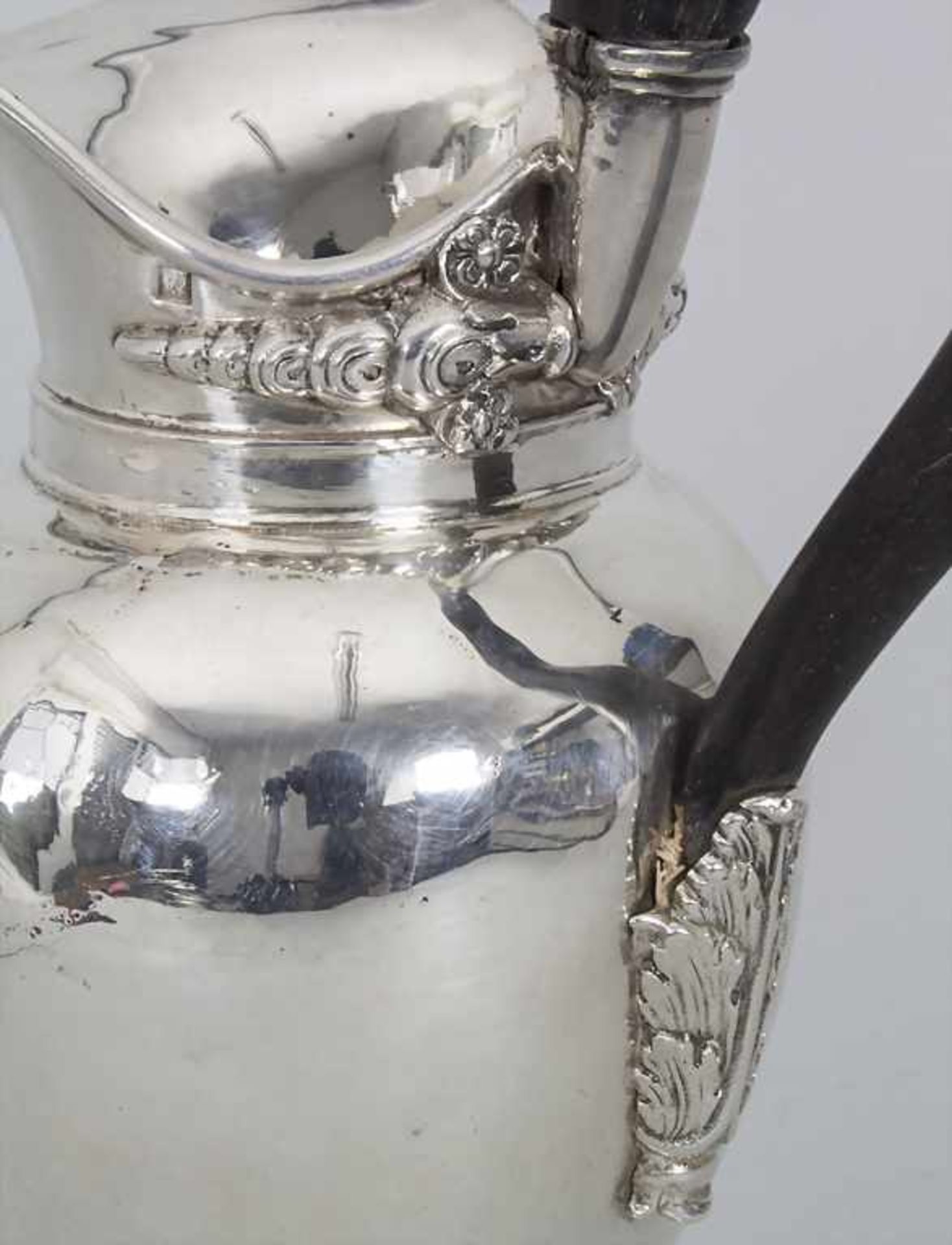 Empire Silber Weinkrug mit Adelswappen / A silver wine jug with coat of arms / Un pichet à vin en - Bild 3 aus 14