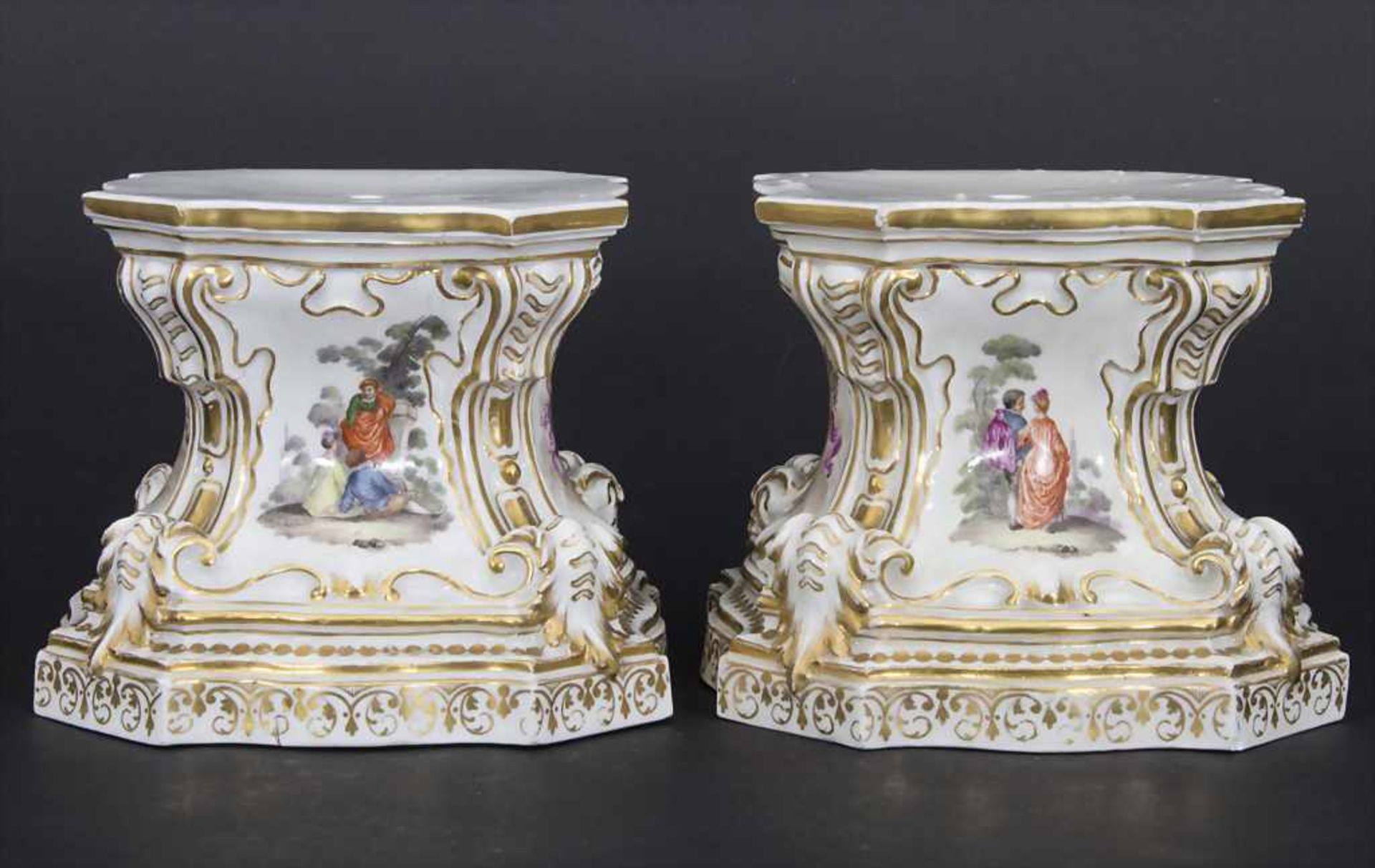 Paar frühe Sockel mit Watteau Malerei / A pair of early pedestals, Meissen, um 1745 - Image 10 of 17