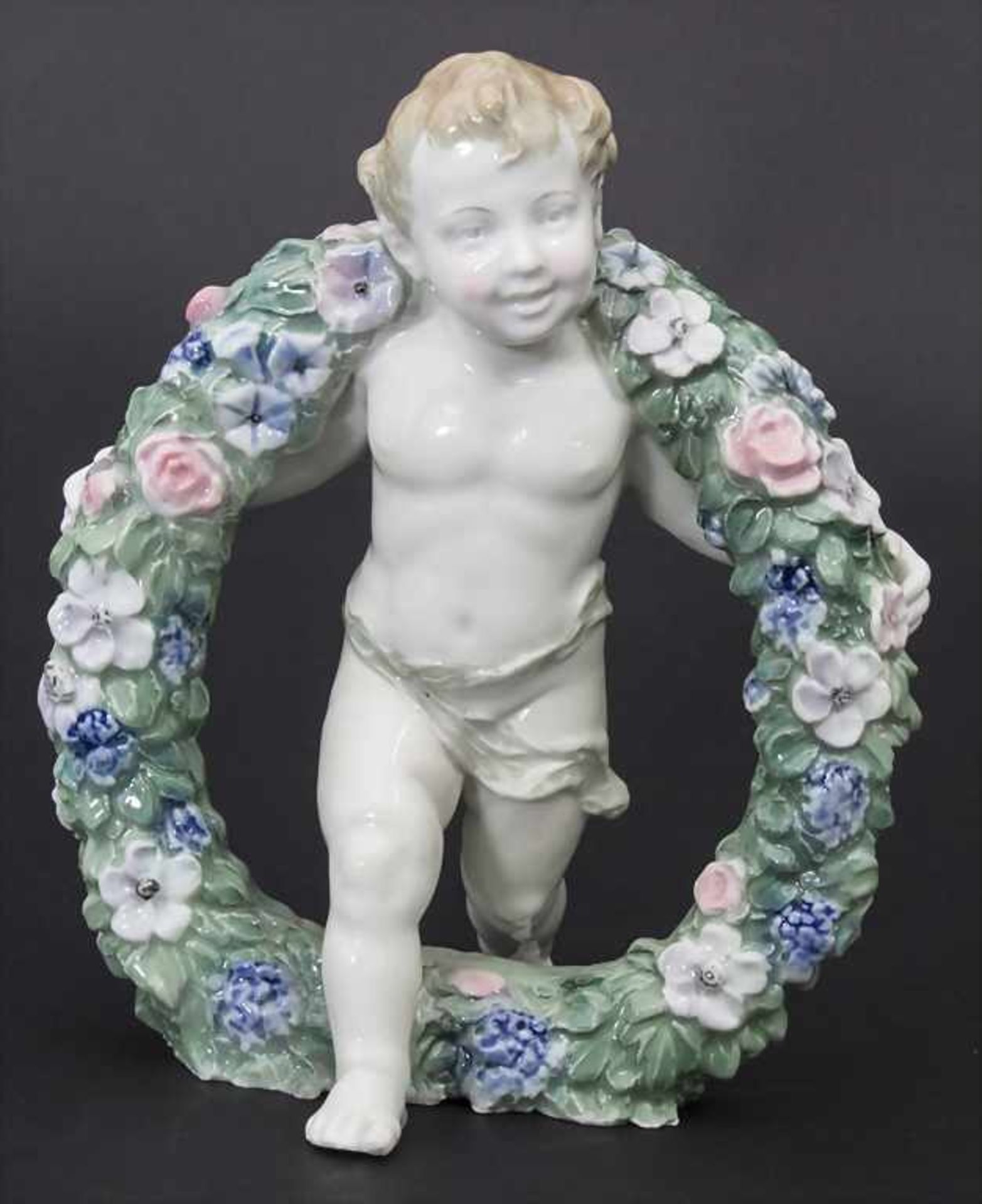 Kleiner Junge mit großem Blumenkranz / A boy holding a flower garland, Karl Ens, Volkstedt, um