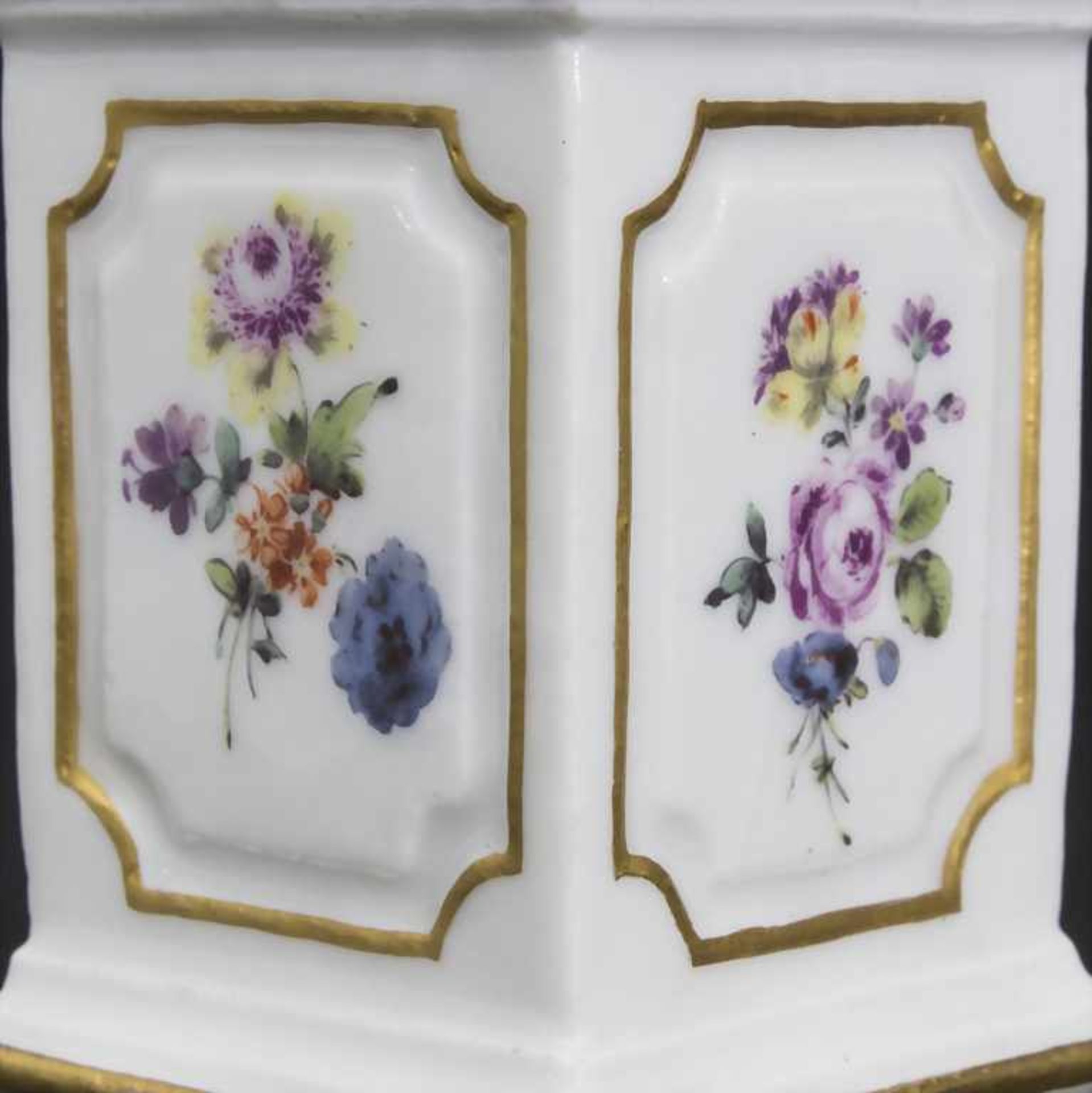 Paar Miniatur Vasen mit Widderköpfen auf Postamenten / A pair of miniature vases with ram heads on - Bild 9 aus 9