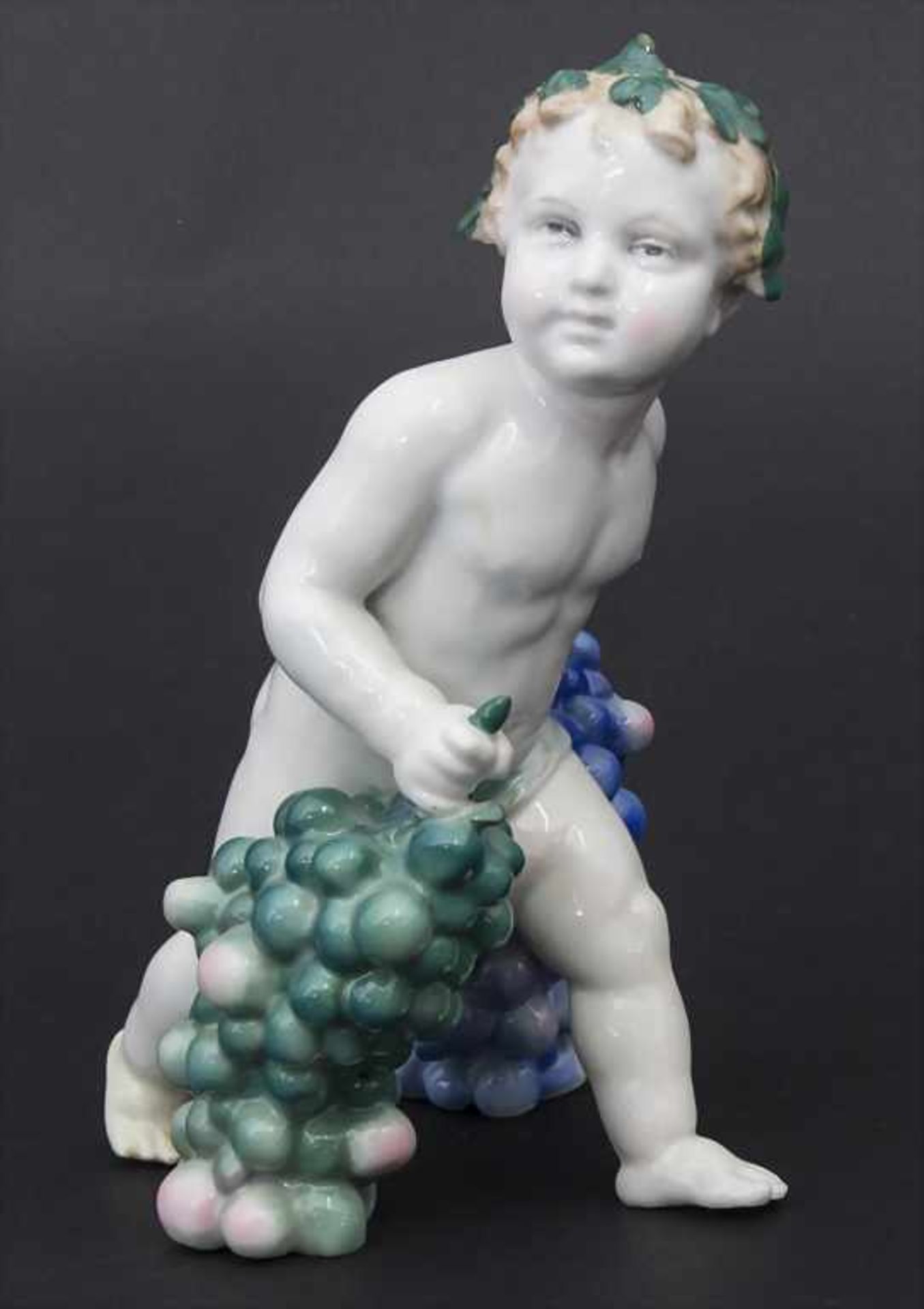 Putto mit Weintrauben / A cherub with grapes, Karl Ens, Volkstedt, vor 1940