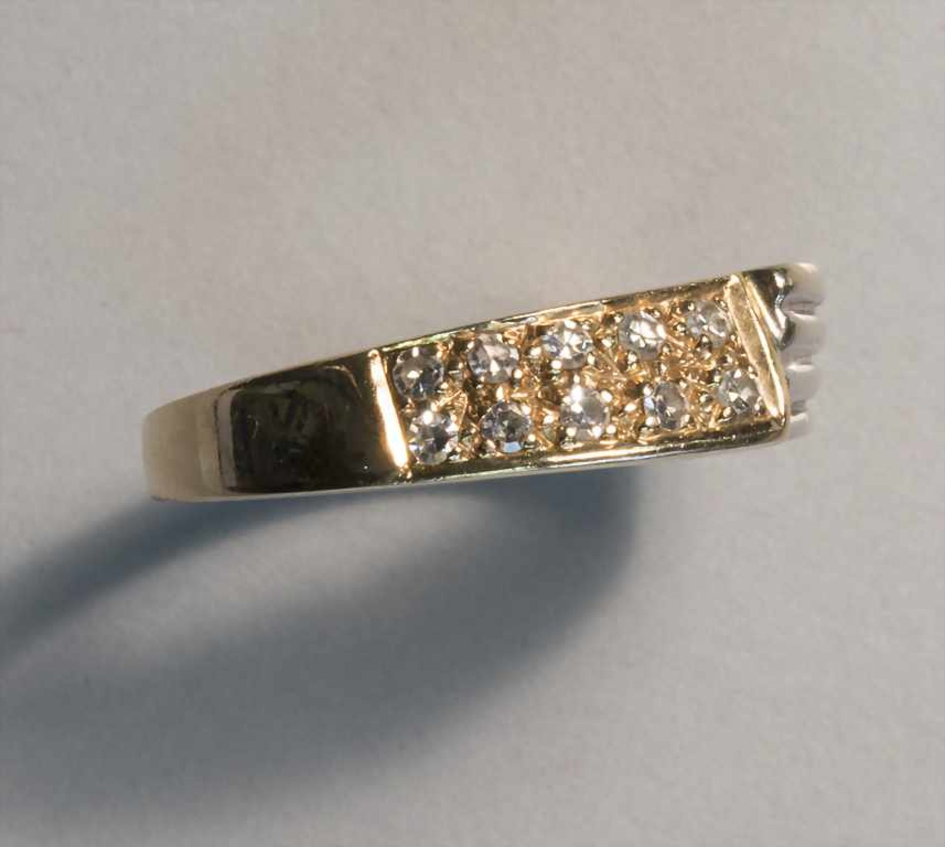 Damenring mit Diamanten / A ladies ring with diamonds