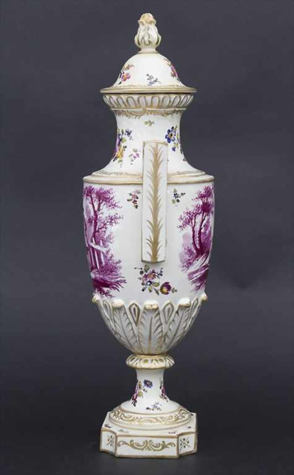 Große Deckelvase mit Purpurmalerei / A large lidded vase with Camaieu painting, wohl 19. Jh. - Bild 5 aus 11