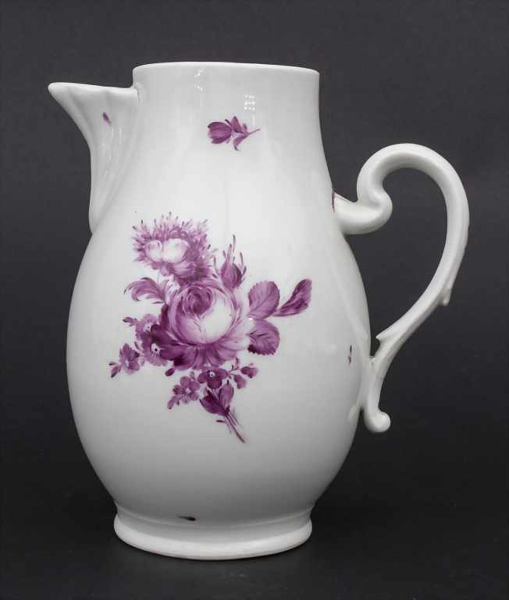 Kanne mit Blumen / A jug with Camaieu flowers, wohl Thüringen, um 1740