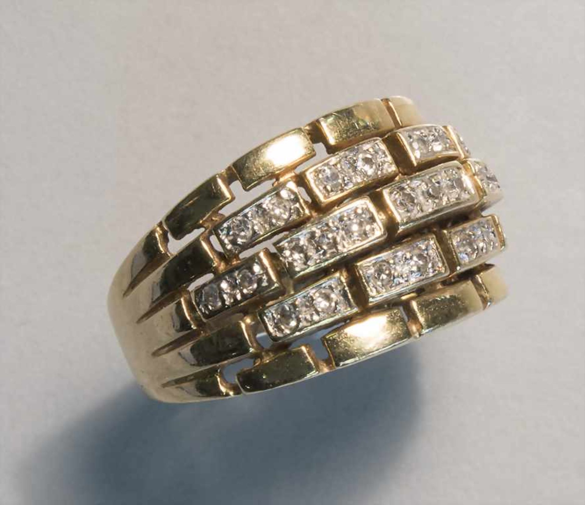 Damenring mit Diamanten / A ladies ring with diamonds