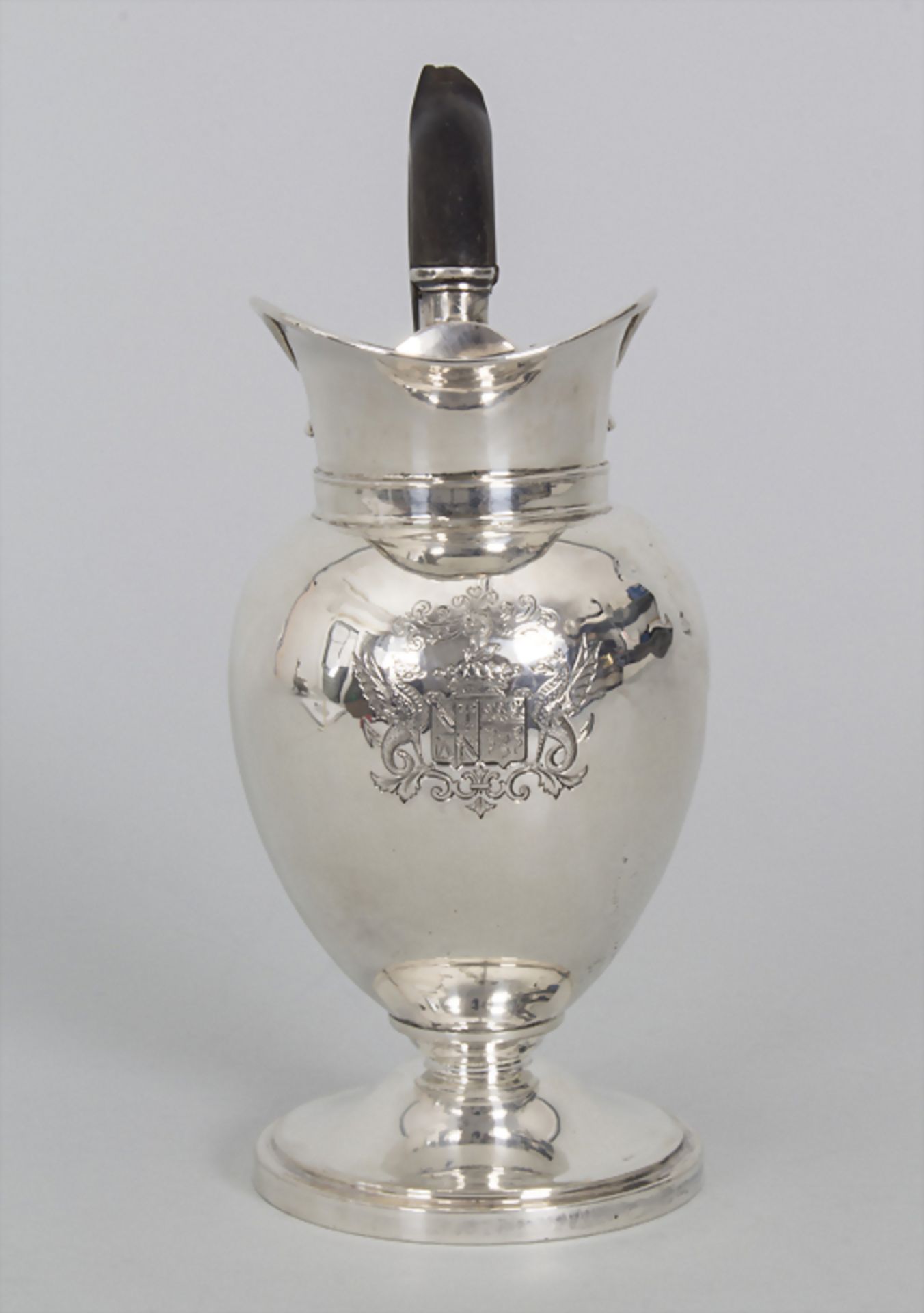 Empire Silber Weinkrug mit Adelswappen / A silver wine jug with coat of arms / Un pichet à vin en - Bild 7 aus 14