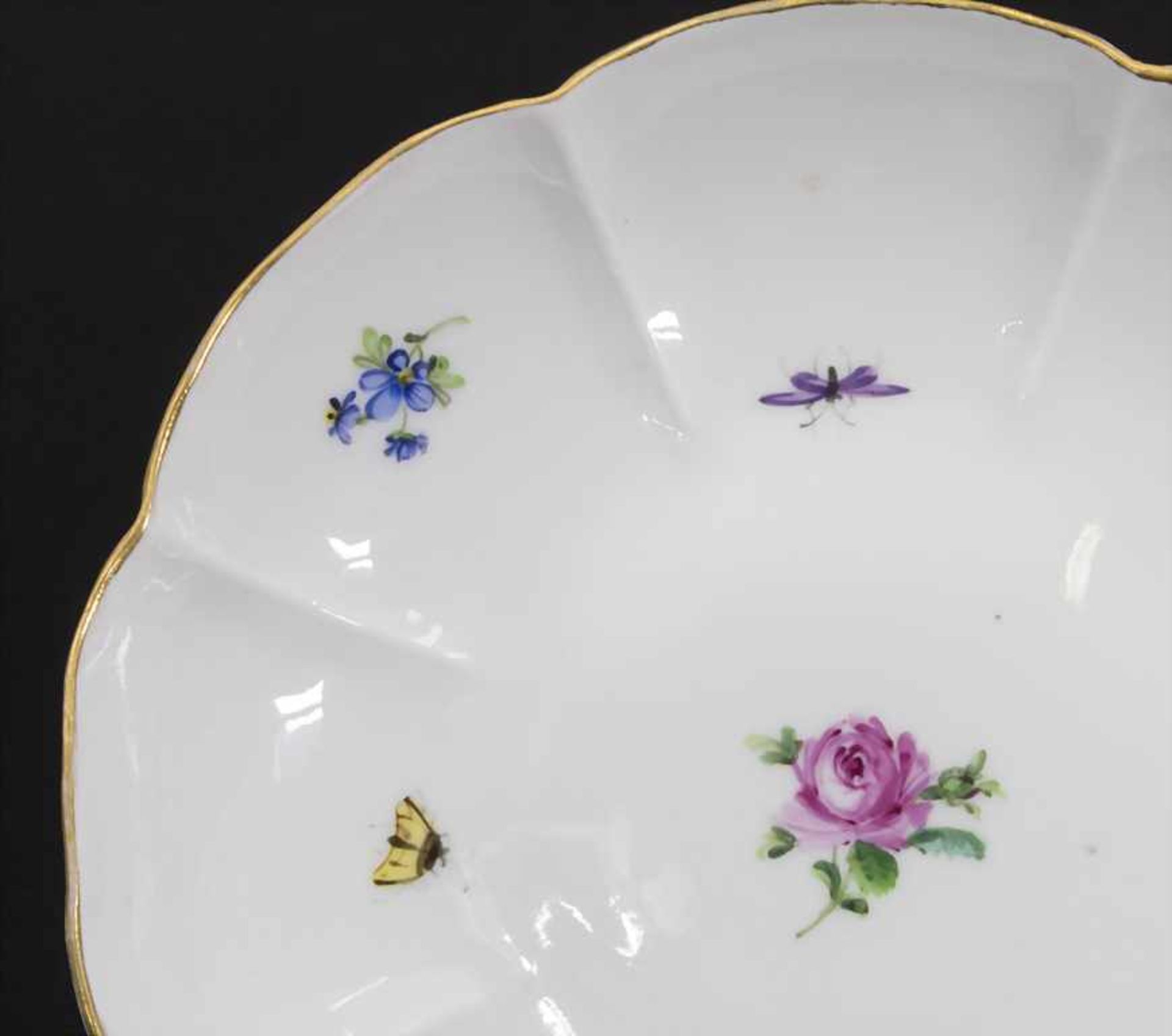 Tasse und Untertasse mit aufgelegten Blüten / A cup and saucer with encrusted flowers, Meissen, - Bild 5 aus 13