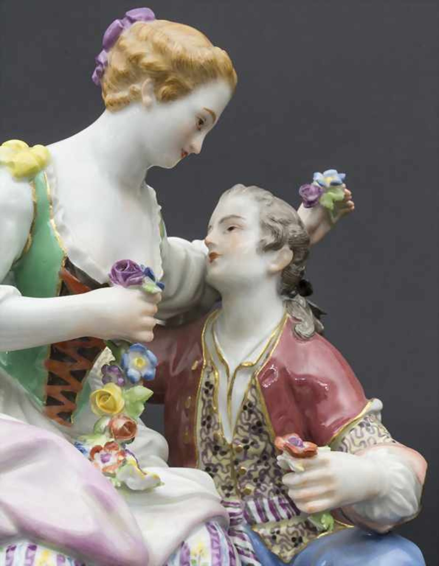 Verliebtes Schäferpaar / A figural group of lovers, Meissen, Mitte 20. Jh. - Bild 8 aus 9