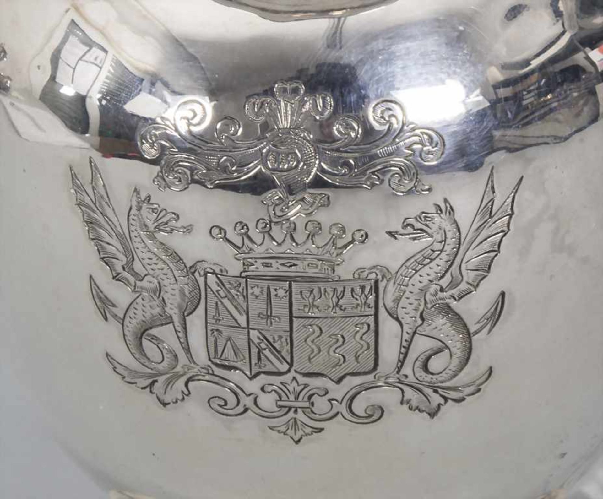 Empire Silber Weinkrug mit Adelswappen / A silver wine jug with coat of arms / Un pichet à vin en - Bild 12 aus 14