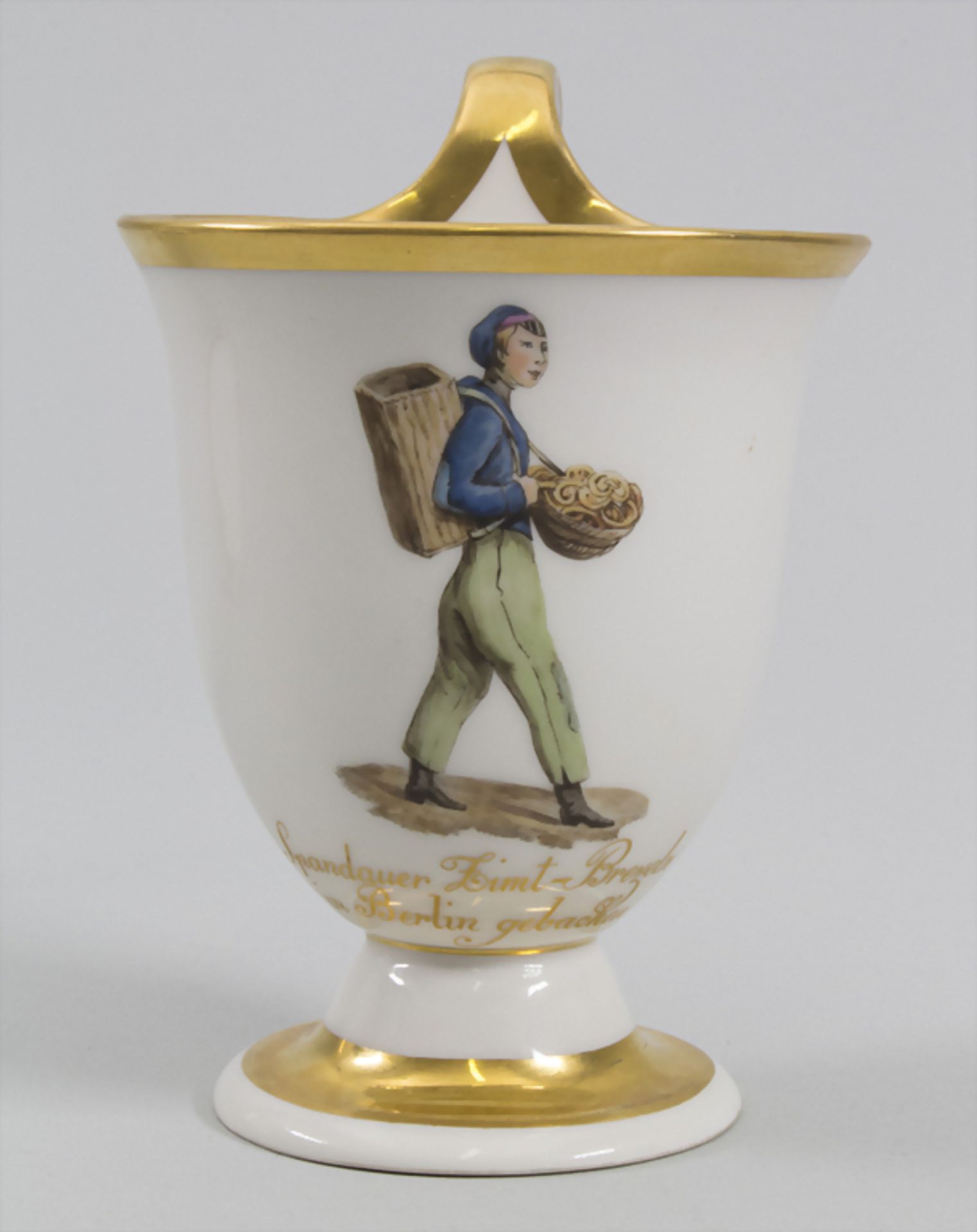 Biedermeier Andenkentasse mit Goldrankendekor und Untertasse / A Biedermeier memory cup and - Bild 2 aus 12
