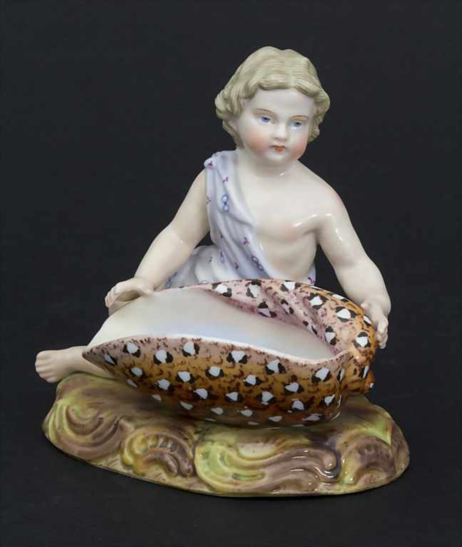 Putto mit Muschelschale / A cherub with shell shaped bowl, Sitzendorf, Ende 19. Jh.