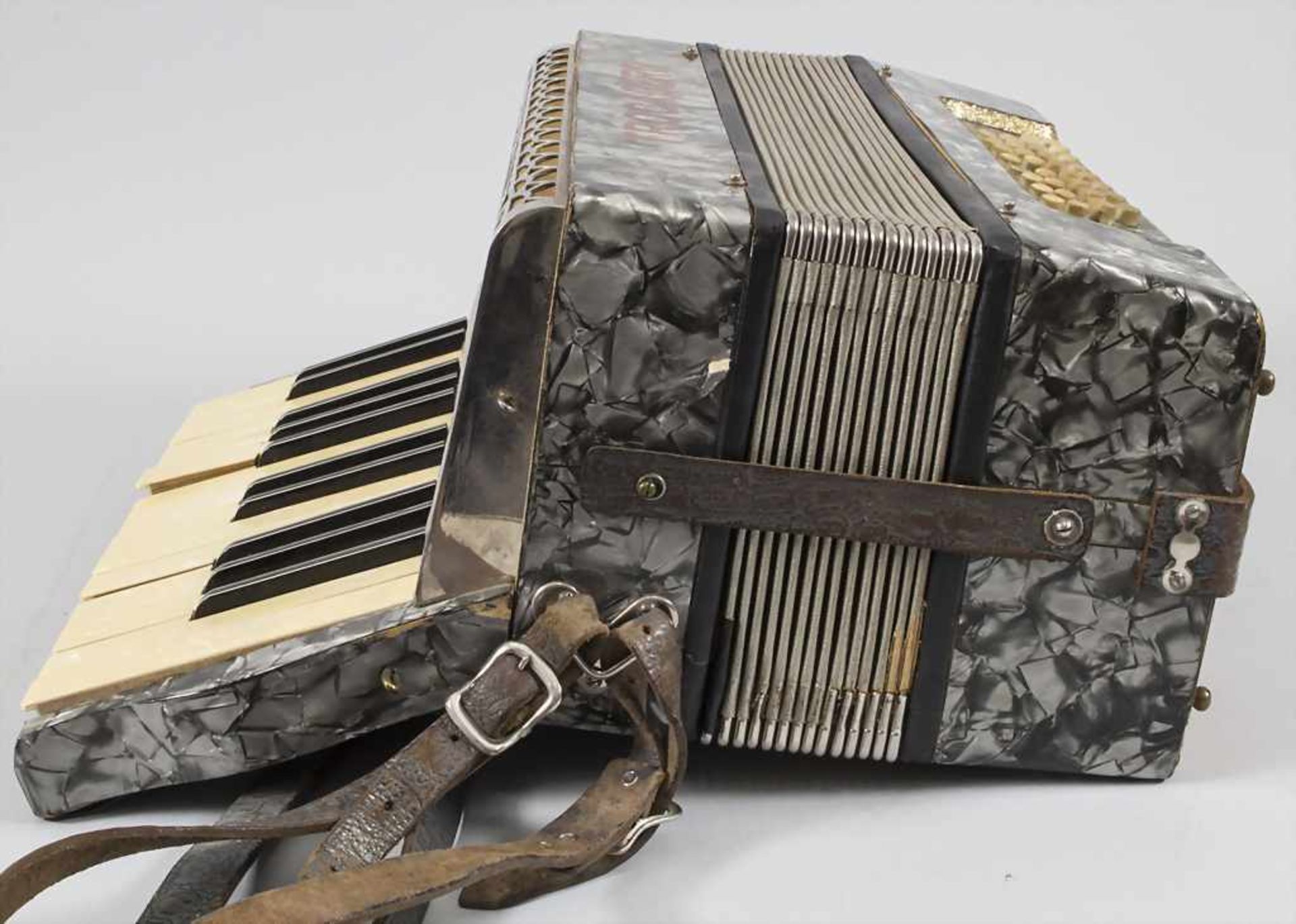Akkordeon / An accordion, Meinel & Herold Klingenthal, um 1940 - Bild 4 aus 7