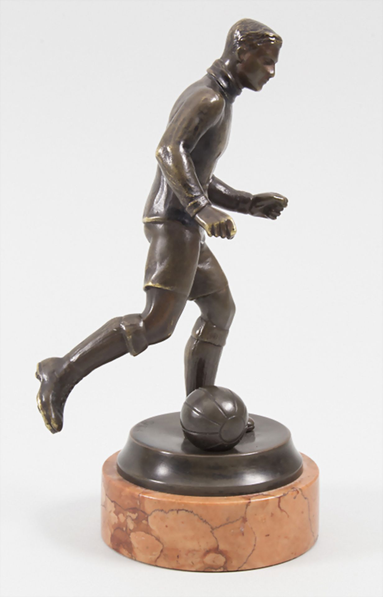Bruno Zach (1891-1945), 'Fussballspieler / 'A football player' - Bild 4 aus 6