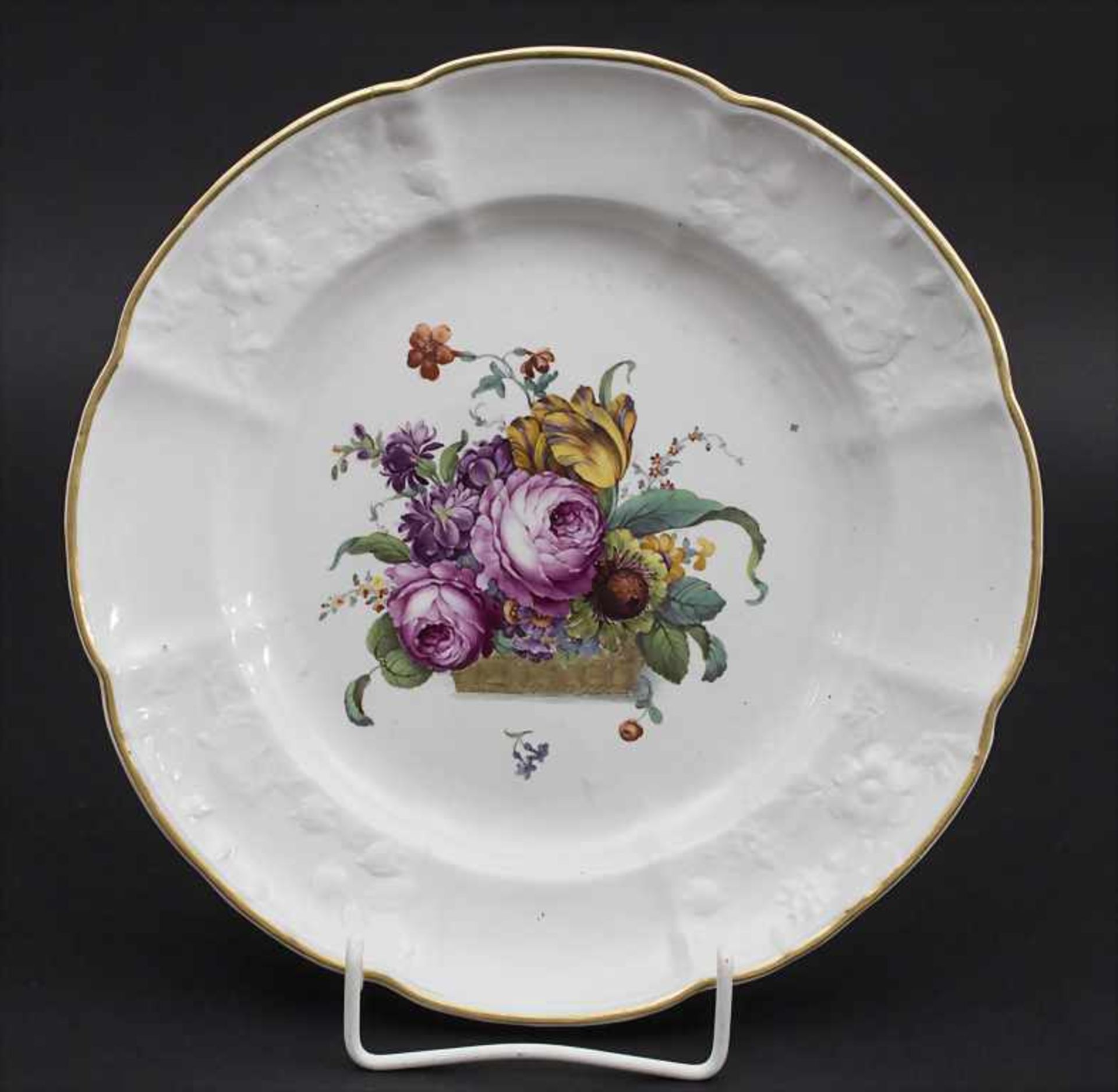 Teller / A plate with a flower basket, Höchst, um 1770