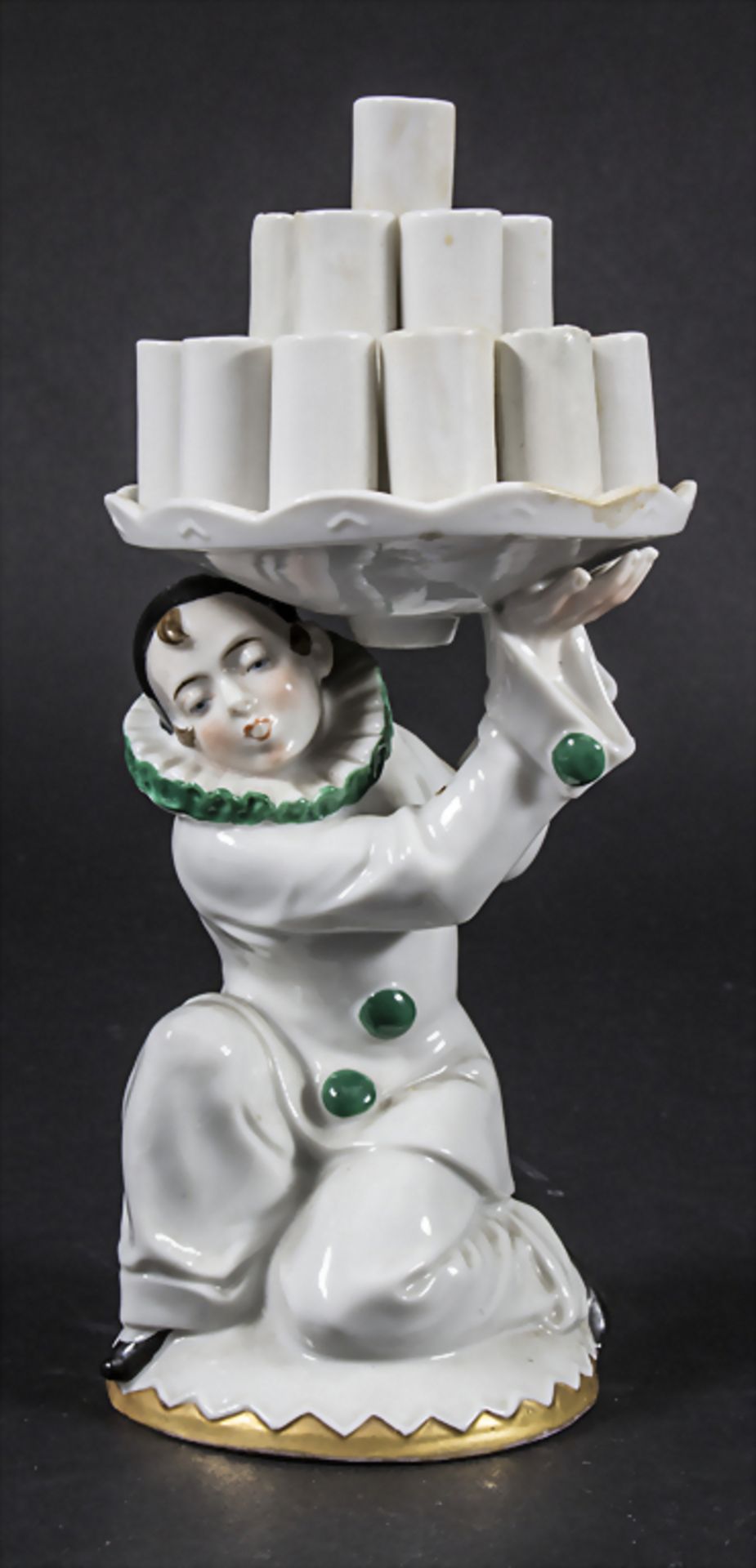 Art Déco Pierrot als Zigarettenhalter / An Art Deco figure of a pierrot as cigaretteholder,