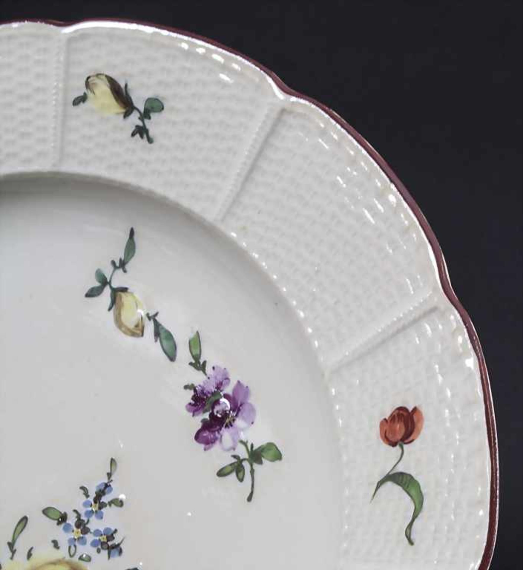 Teller mit Blumenmalerei / A plate with flowers, Ludwigsburg, um 1770 - Bild 3 aus 6