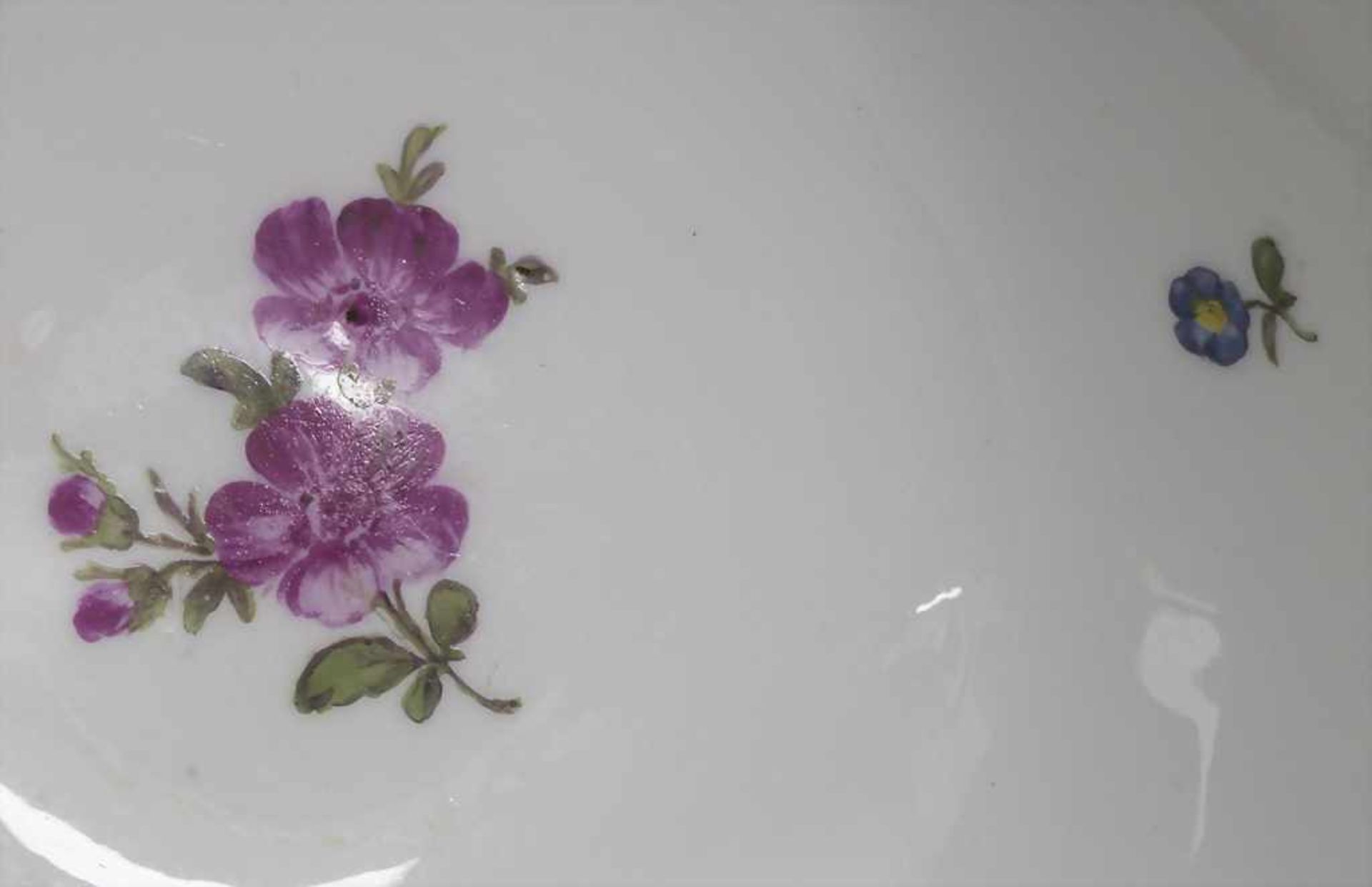 Schale mit Kirschblütenzweigen, Vögeln und Insekten / A bowl with cherry blossom branches, birds and - Bild 5 aus 8