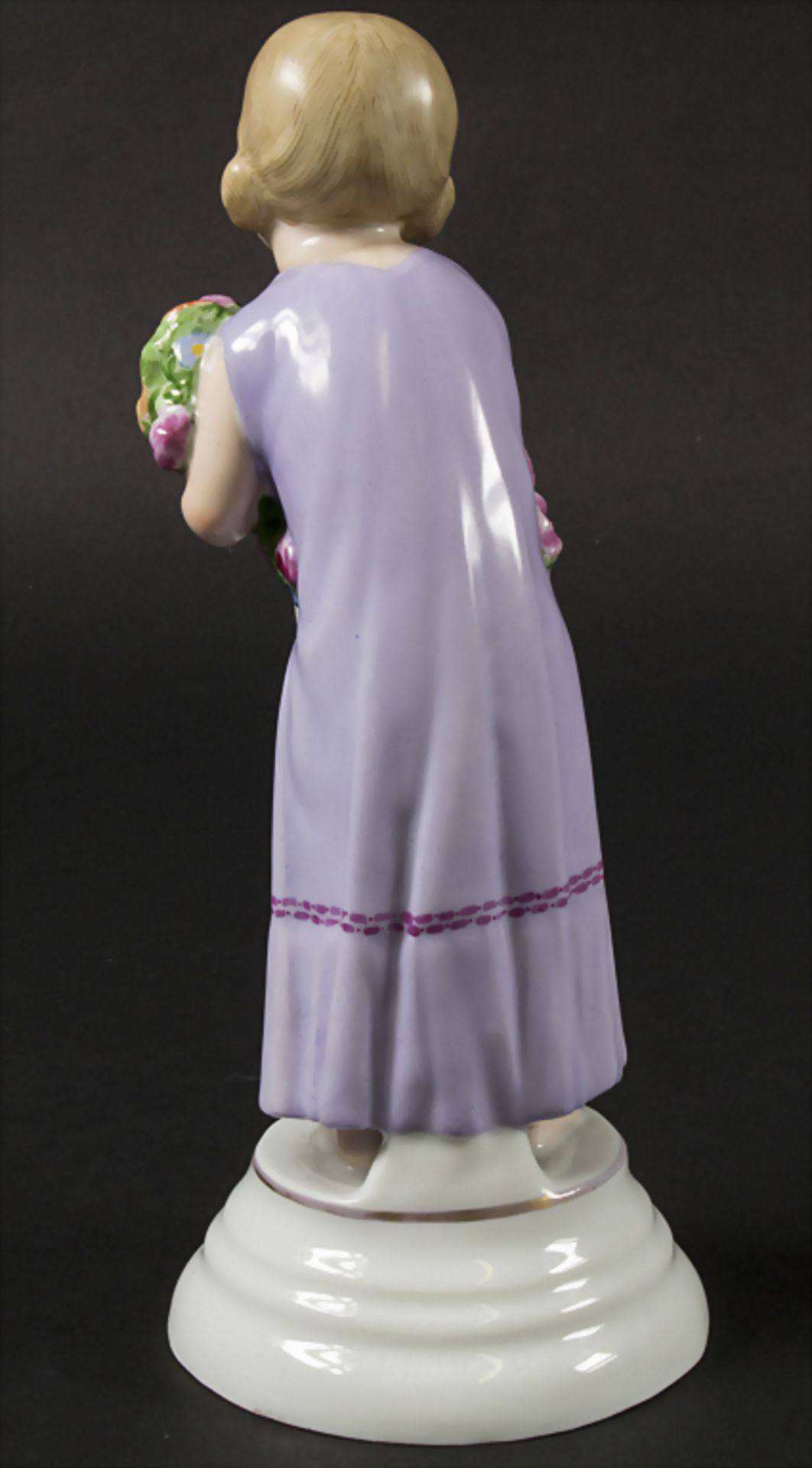 Seltene Figur eines Mädchens mit Blumenkorb / A rare figure of a girl with flowers, Rosenthal, Selb, - Image 4 of 6