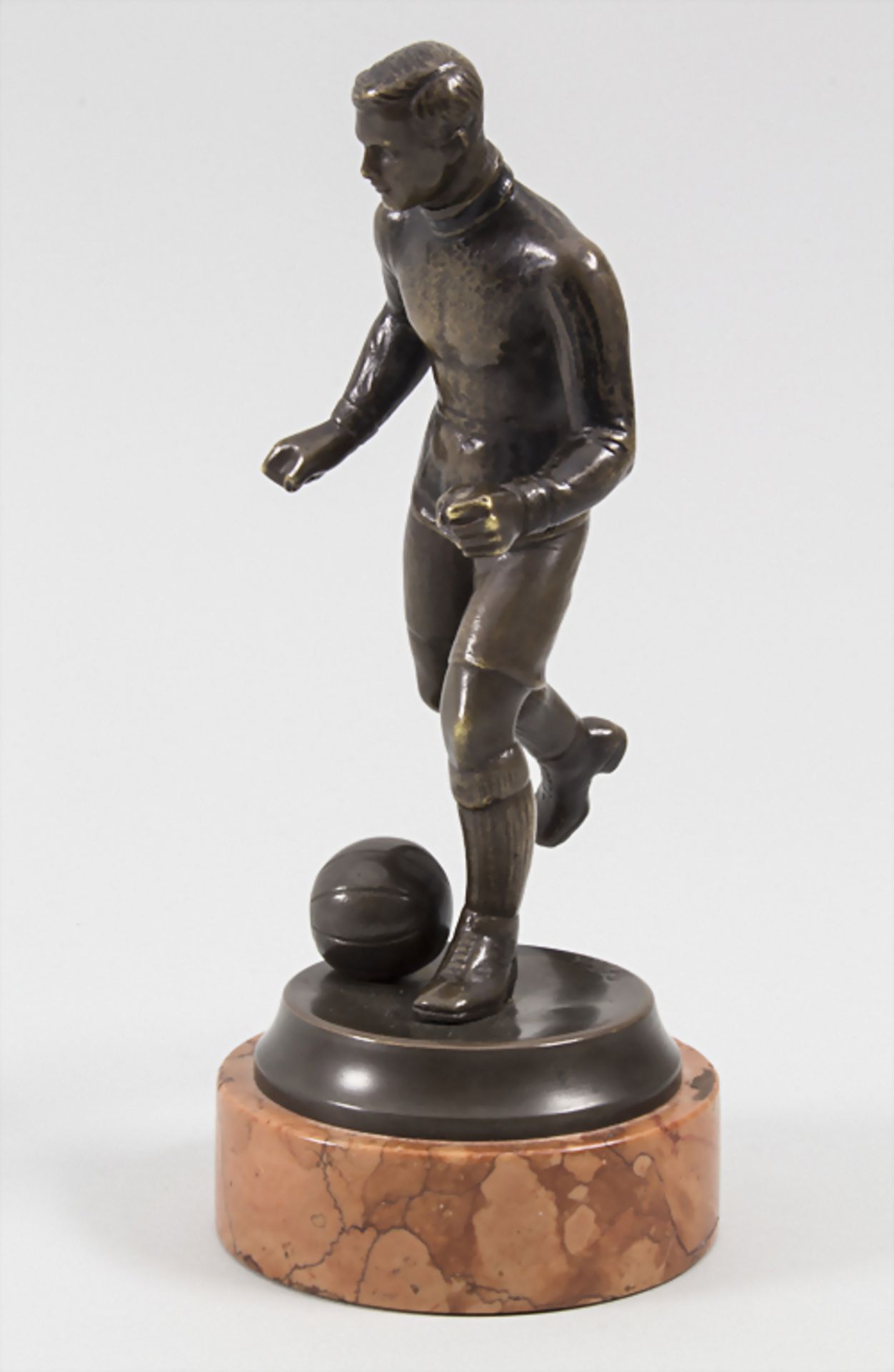 Bruno Zach (1891-1945), 'Fussballspieler / 'A football player' - Bild 2 aus 6