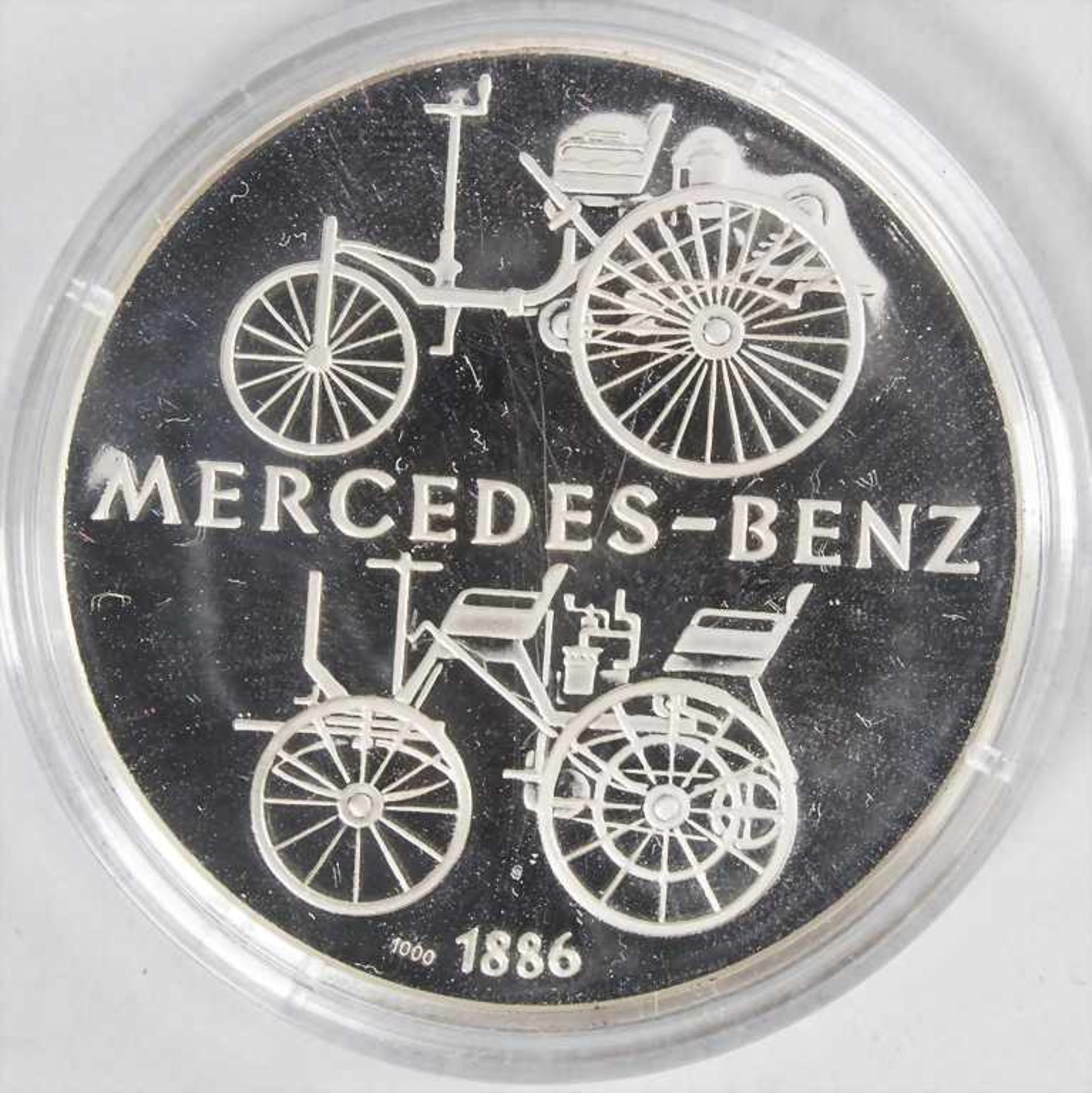 Gedenkmedaille / A commemorative medal, 'Daimler Benz', 1986 - Bild 2 aus 2