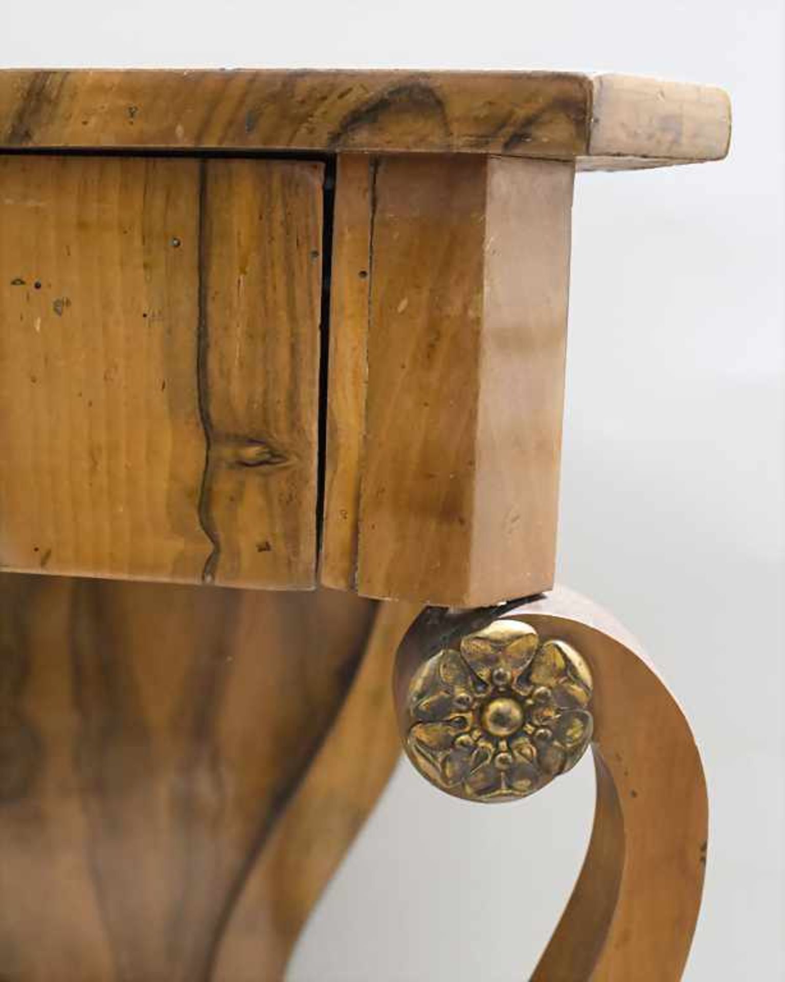 Biedermeier Konsole / A Biedermeier cherry wood console, deutsch, um 1840 - Bild 4 aus 9