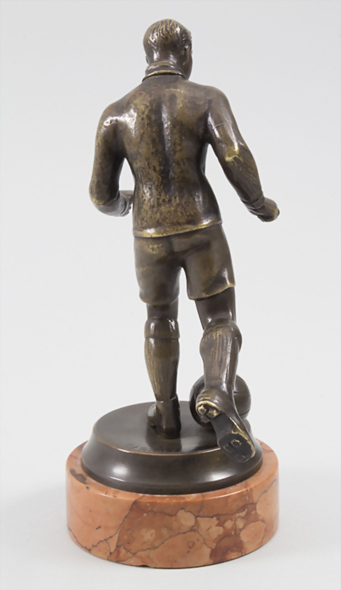 Bruno Zach (1891-1945), 'Fussballspieler / 'A football player' - Bild 5 aus 6