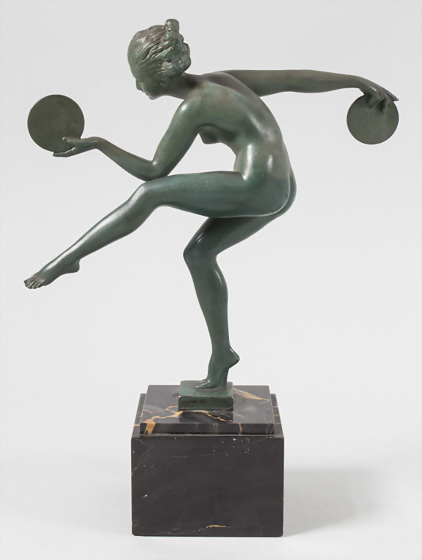 Bronzefigur, 'Tamburintänzerin' / 'A Tambourine dancer', Frankreich, um 1910 - Bild 2 aus 7