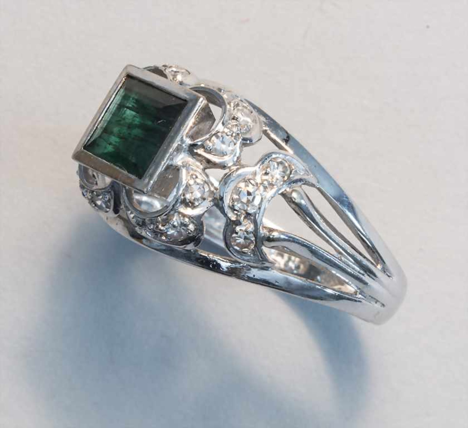 Damenring mit grünem Turmalin und Diamanten / A ladies ring with a green tourmaline and - Bild 3 aus 4