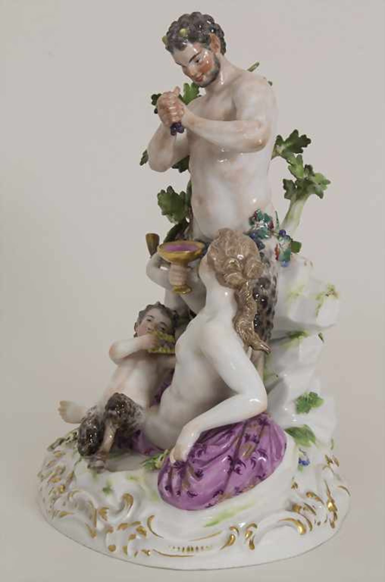 Figurengruppe 'Bacchantin und Faune' / A porcelain group 'A Bacchante with 2 Satyrs', Meissen, 19. - Bild 2 aus 8