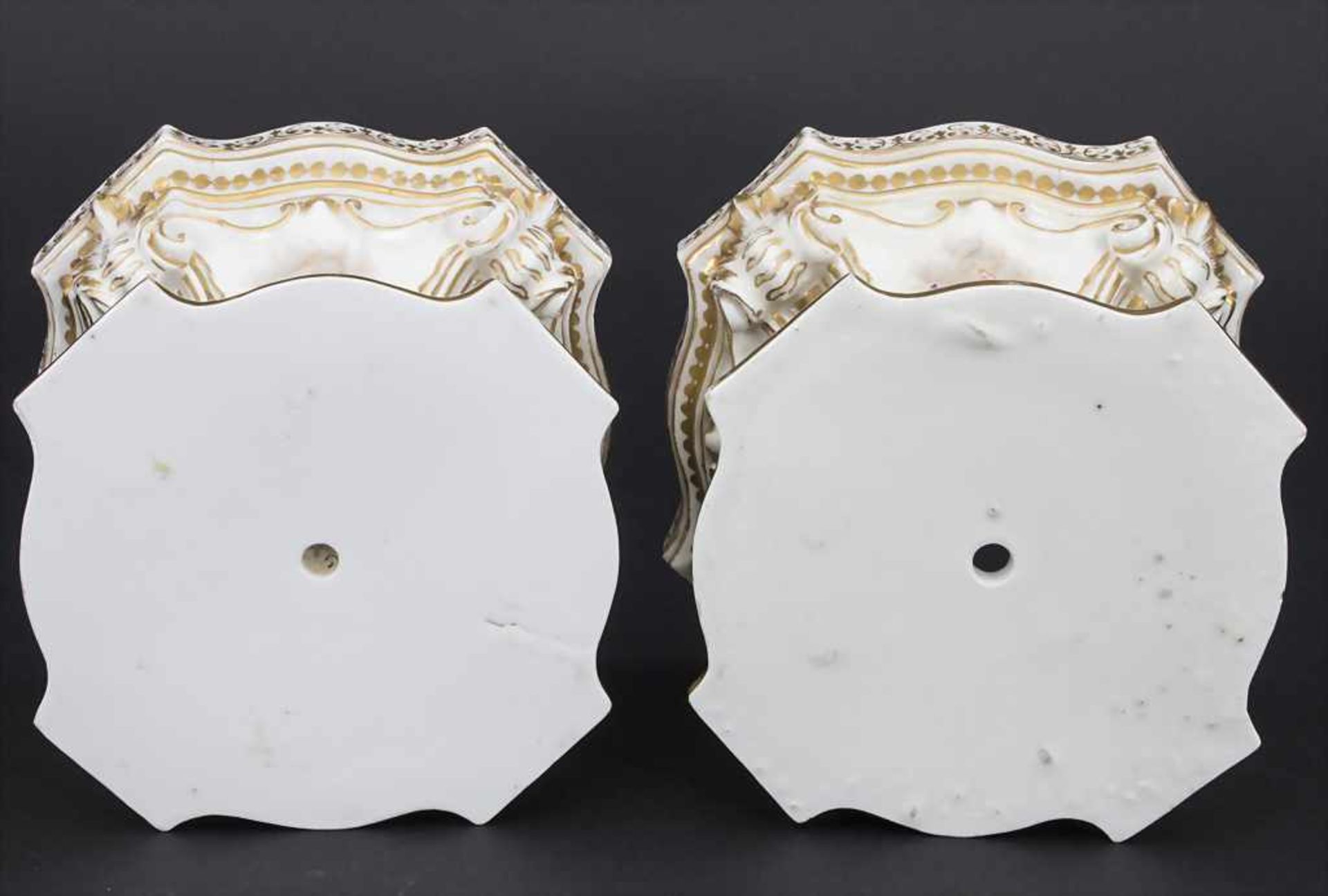 Paar frühe Sockel mit Watteau Malerei / A pair of early pedestals, Meissen, um 1745 - Bild 13 aus 17