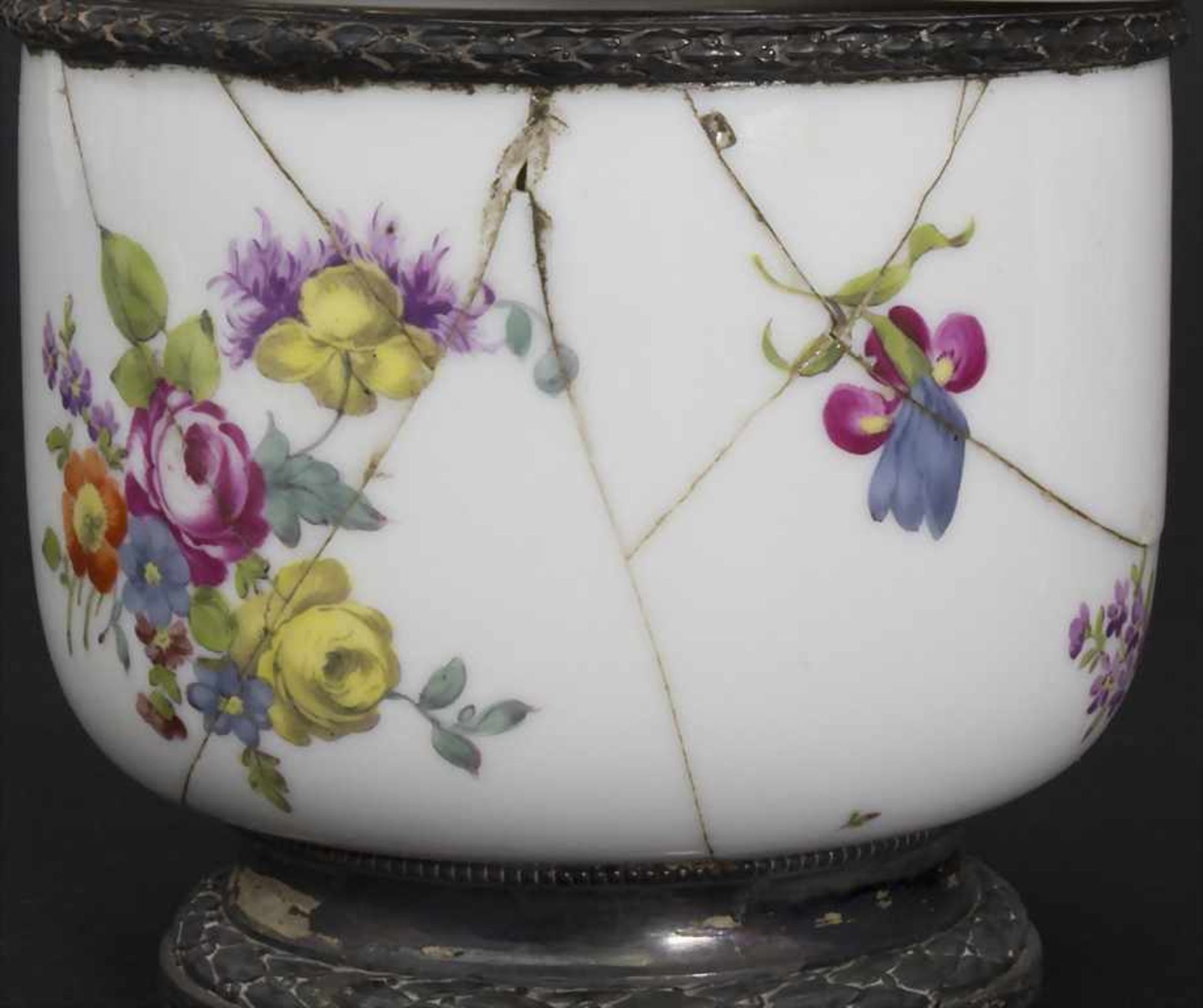 Paar Deckelgefäße mit Silbermontur / A pair of lidded bowls with silver mounts, wohl Frankreich, - Bild 8 aus 9