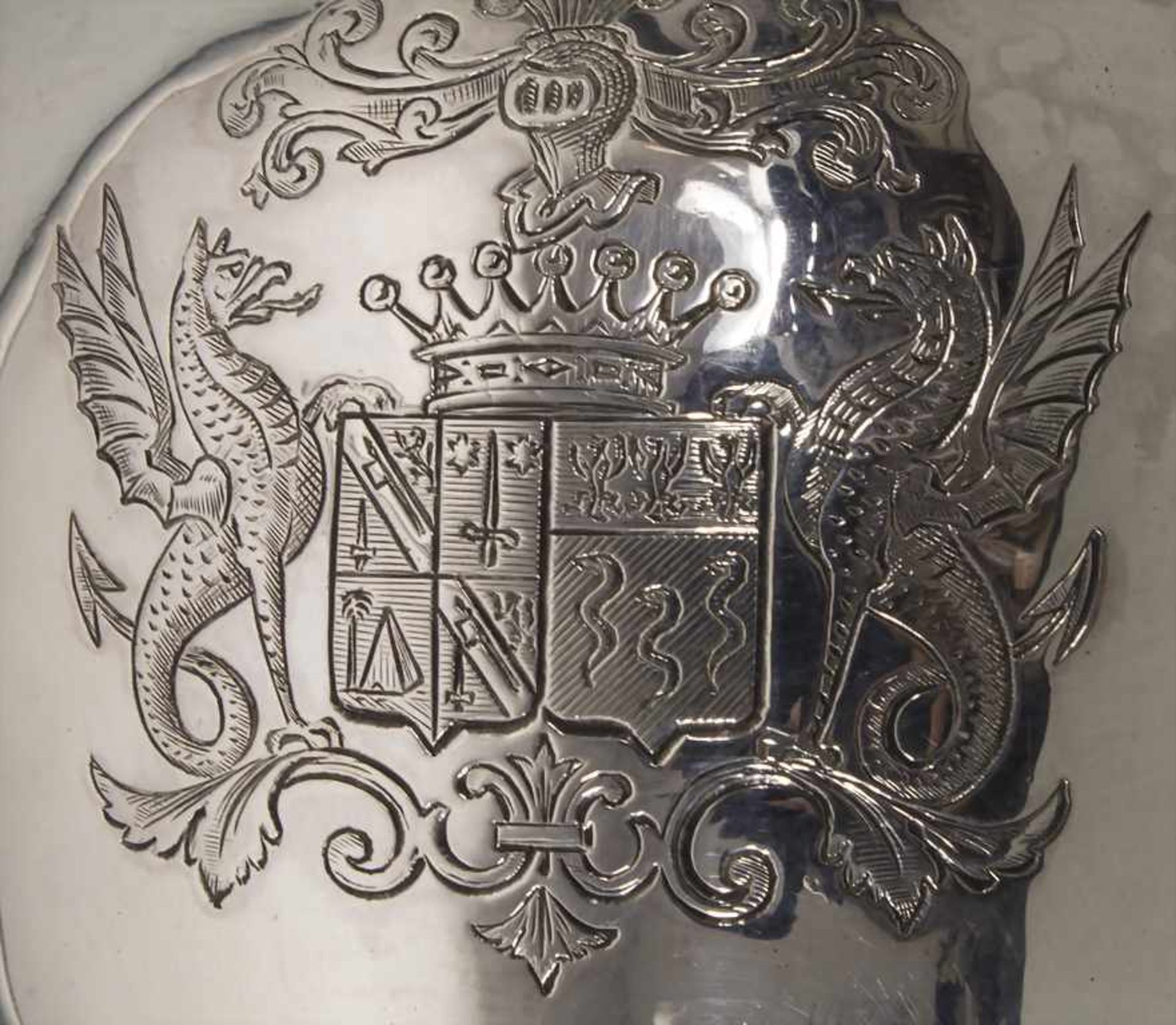 Empire Silber Weinkrug mit Adelswappen / A silver wine jug with coat of arms / Un pichet à vin en - Image 13 of 14