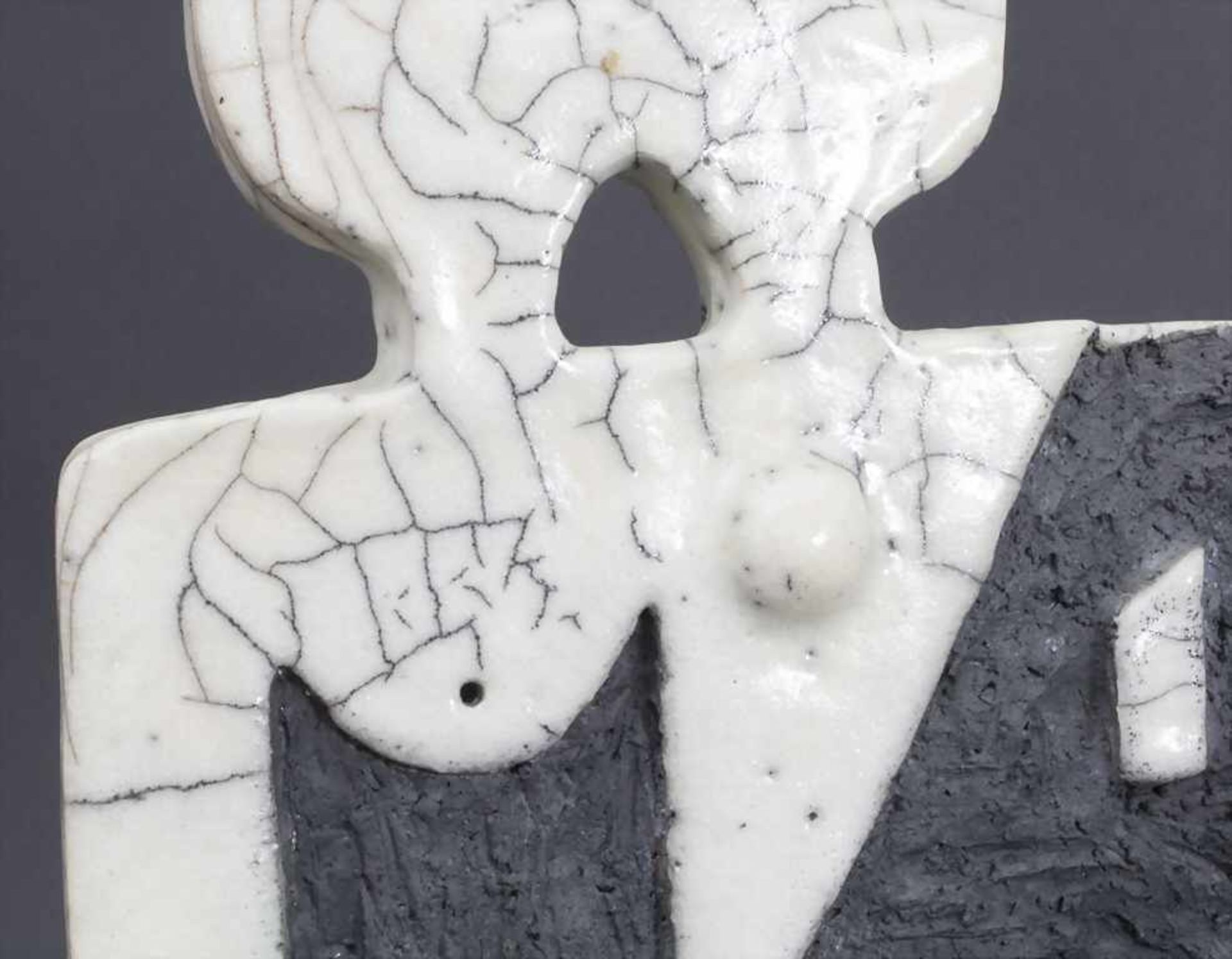 Figurenrelief 'Liebespaar' / A figural relief 'Lovers' - Bild 2 aus 3
