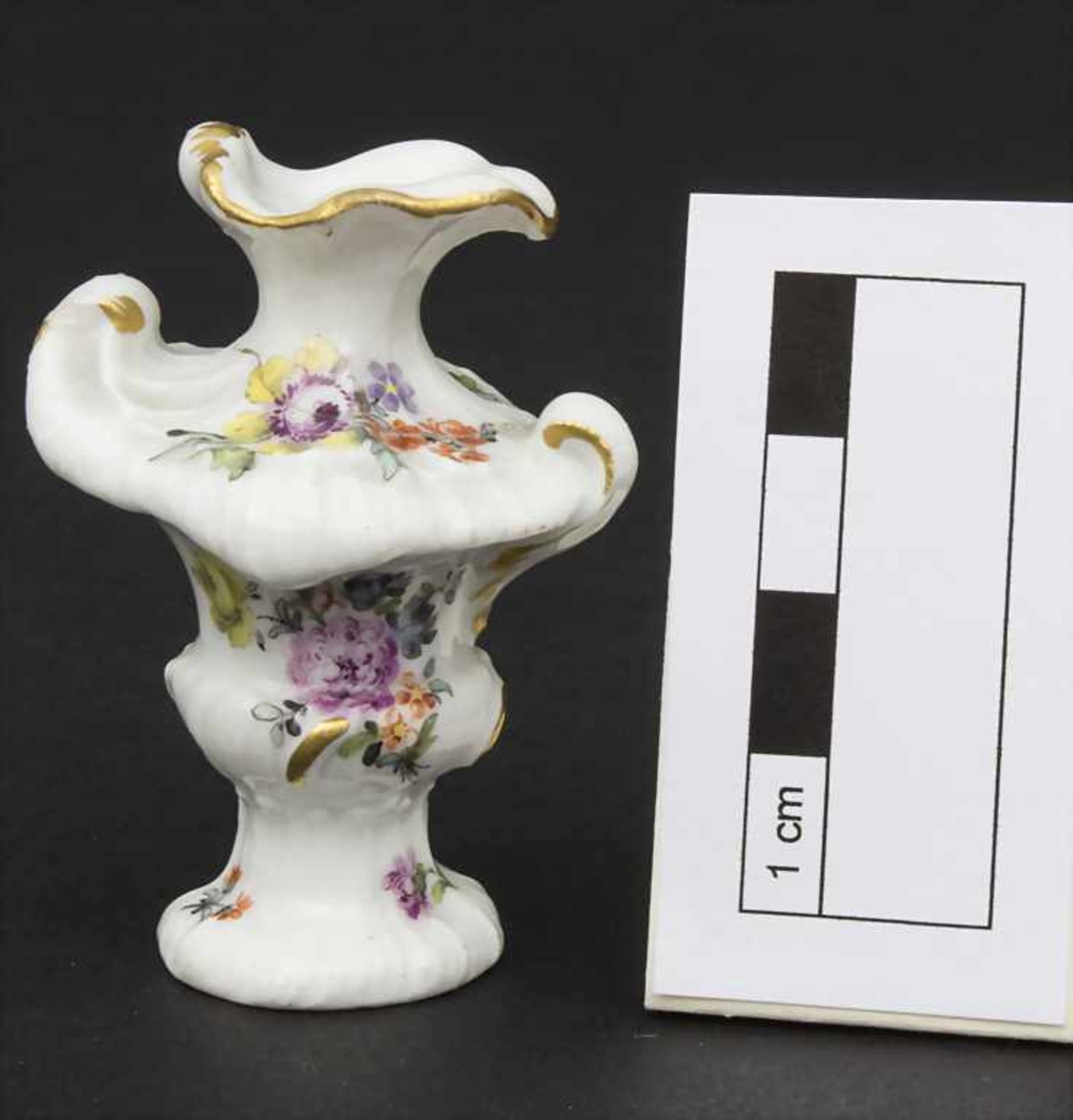 3 frühe Miniatur Vasen mit Rocaillen / A set of 3 early miniature vases with rocailles, Meissen, - Bild 10 aus 14
