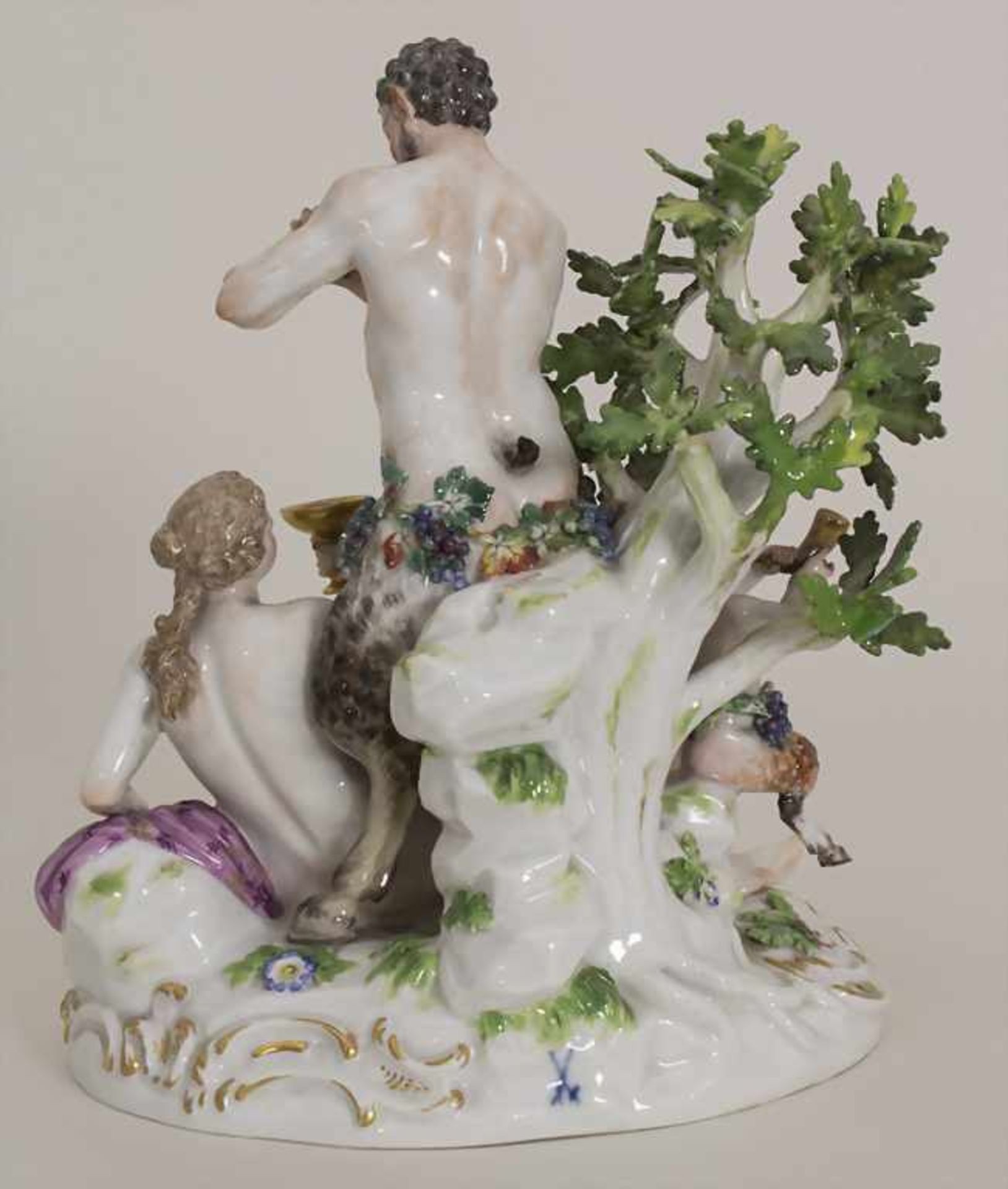 Figurengruppe 'Bacchantin und Faune' / A porcelain group 'A Bacchante with 2 Satyrs', Meissen, 19. - Bild 3 aus 8