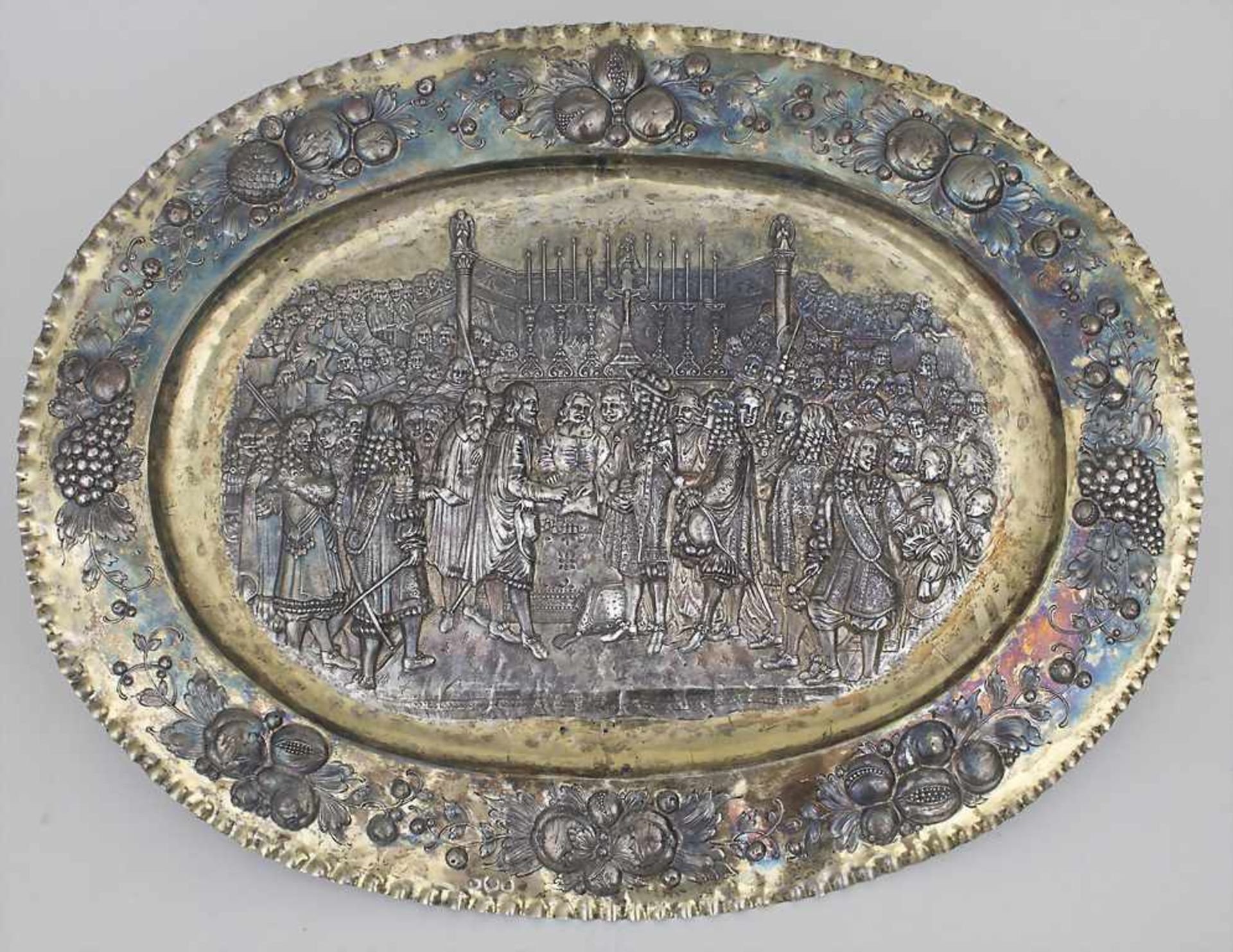 Große barocke Schauplatte / A large Baroque silver plate, 18./19. Jh.