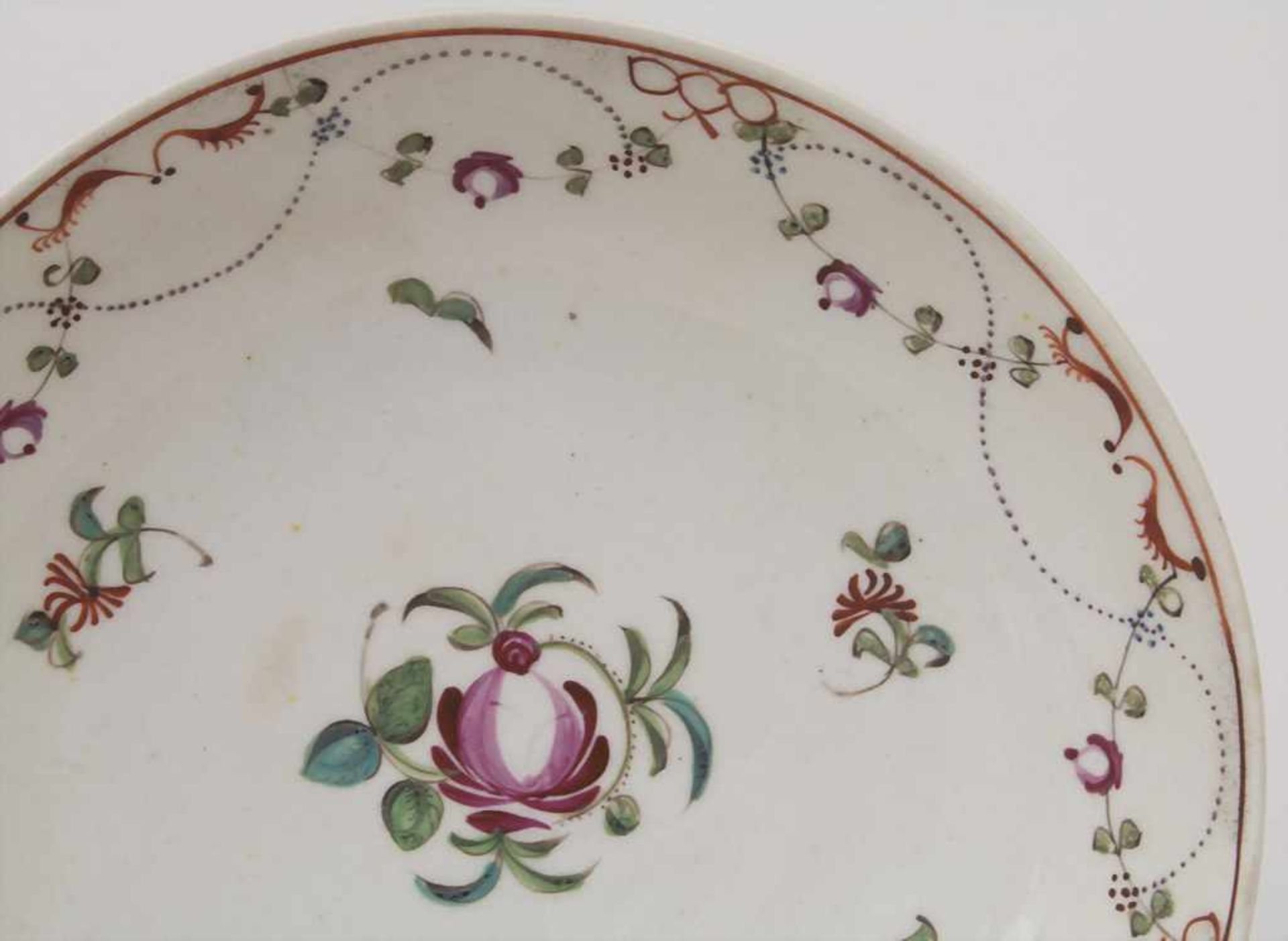 Creamware Unterschale / A creamware / pearlware dish / faience fine, wohl England, um 1800 - Bild 2 aus 3