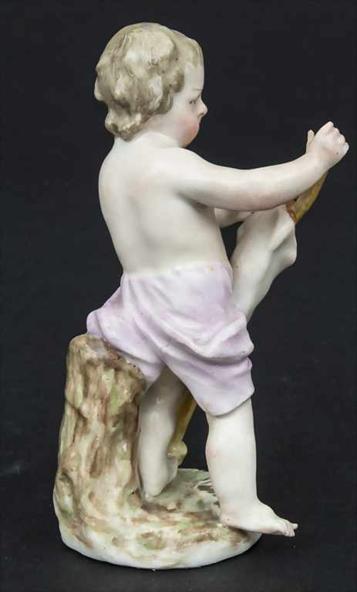 Frühe Figur eines Puttos mit einem Fleischspieß / An early figure of a cherub holding a meat skewer, - Bild 4 aus 6