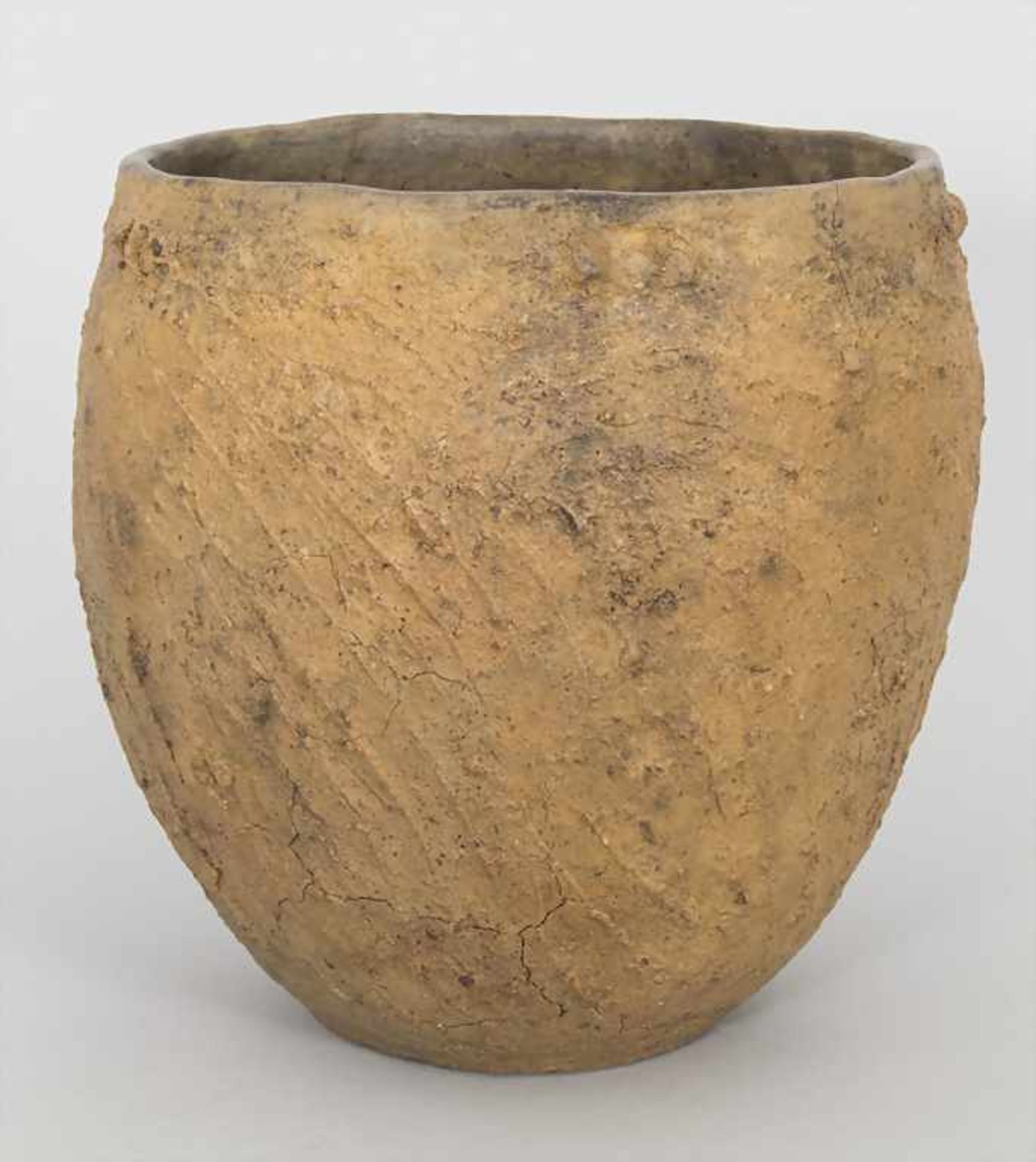 Bronzezeitliches Keramik-Gefäß / A Bronze Age ceramic vessel, Lausitzer Kultur, 9. - 6. Jh. v. Chr. - Bild 2 aus 6
