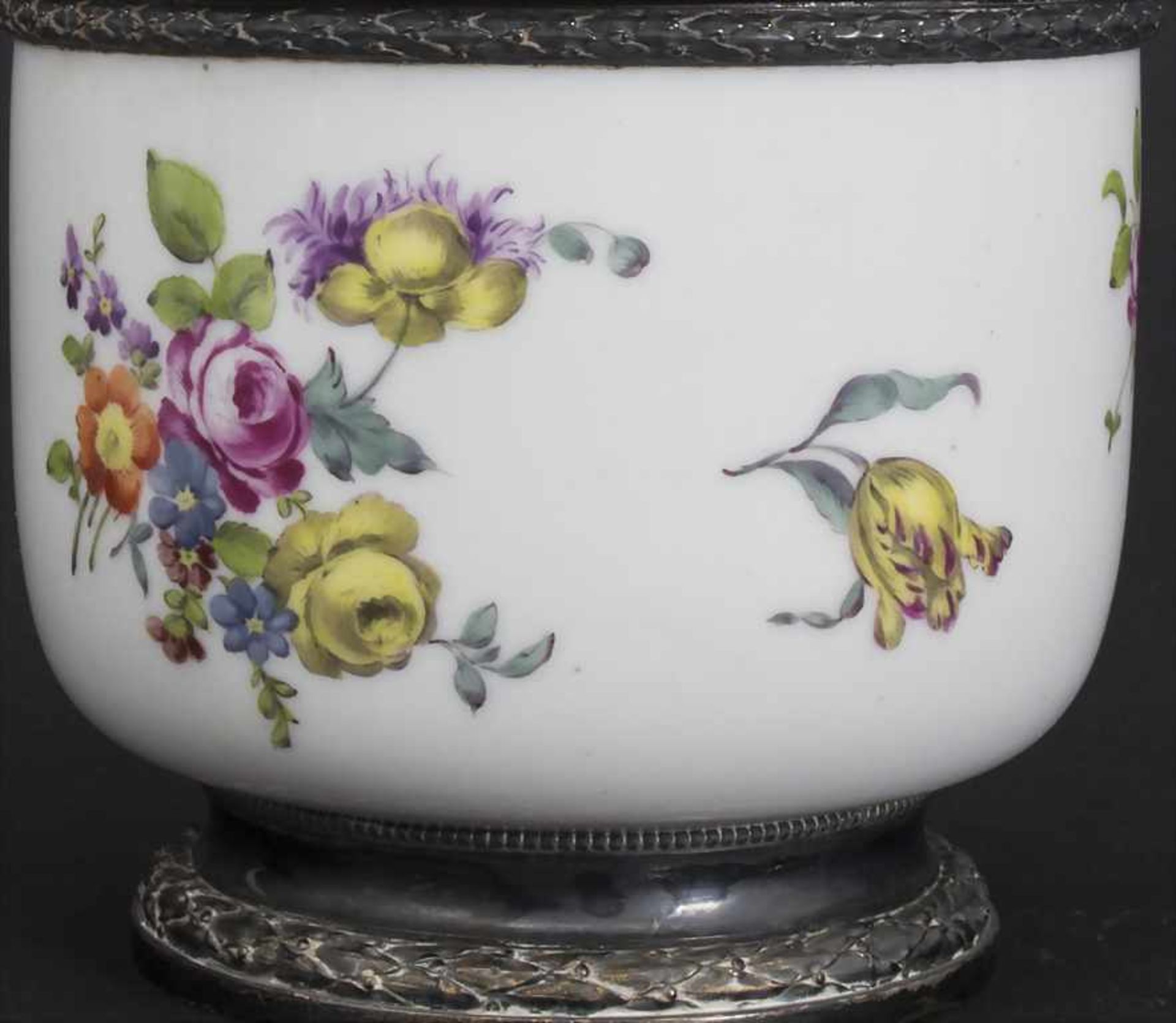 Paar Deckelgefäße mit Silbermontur / A pair of lidded bowls with silver mounts, wohl Frankreich, - Bild 9 aus 9