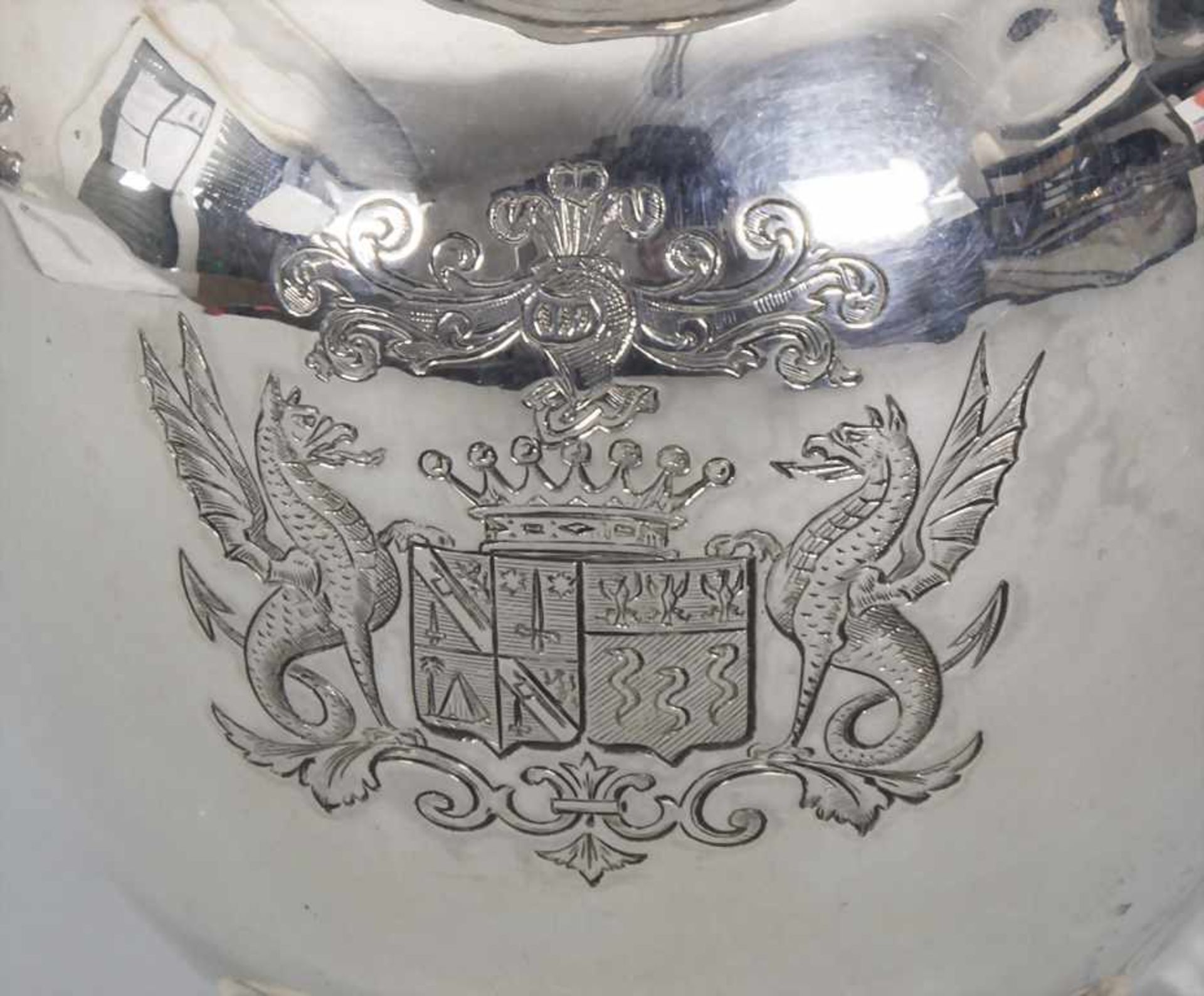 Empire Silber Weinkrug mit Adelswappen / A silver wine jug with coat of arms / Un pichet à vin en - Image 12 of 14